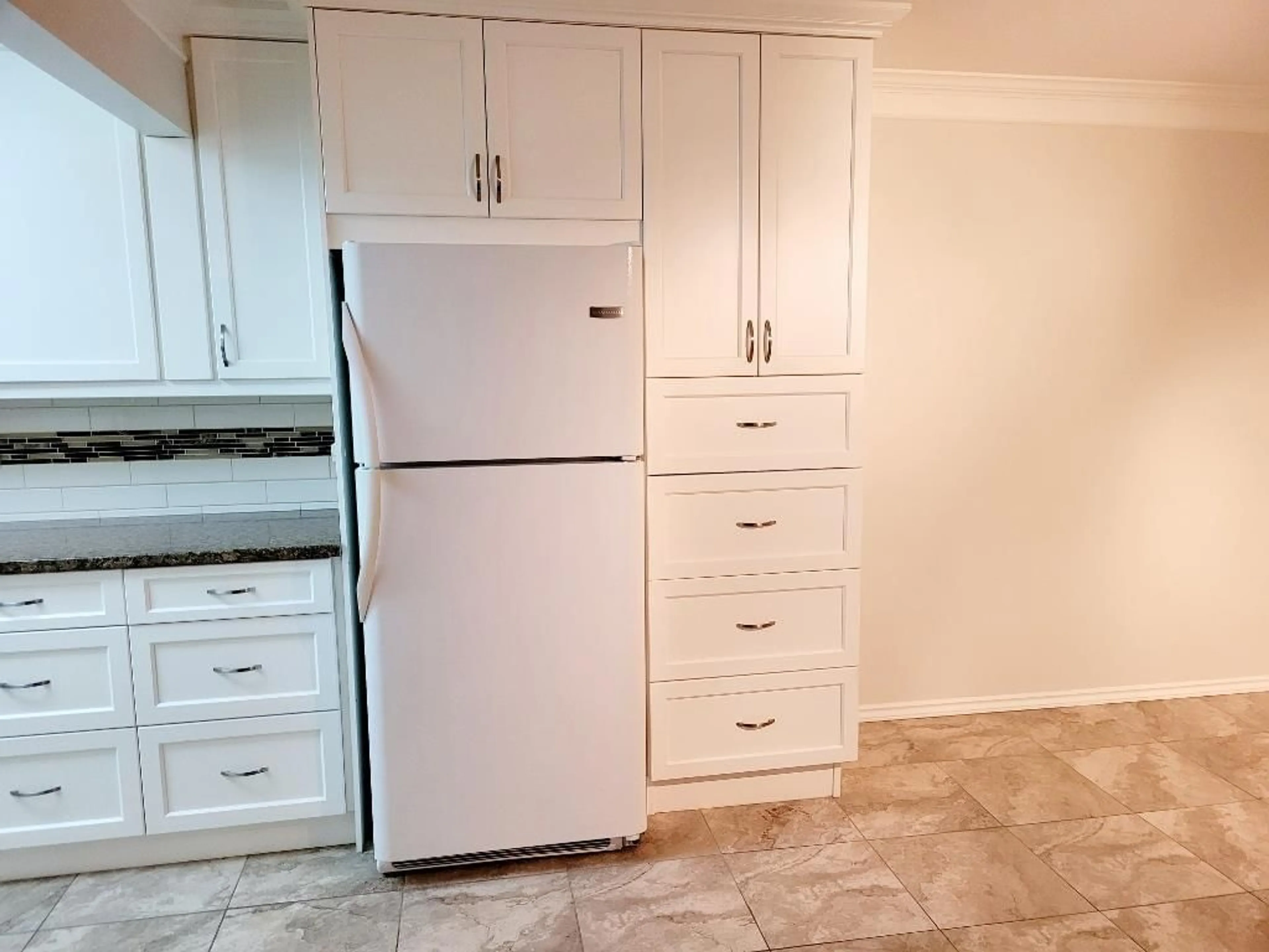 Standard kitchen, unknown for 201 - 2414 CHURCH, Abbotsford British Columbia V2T3J7