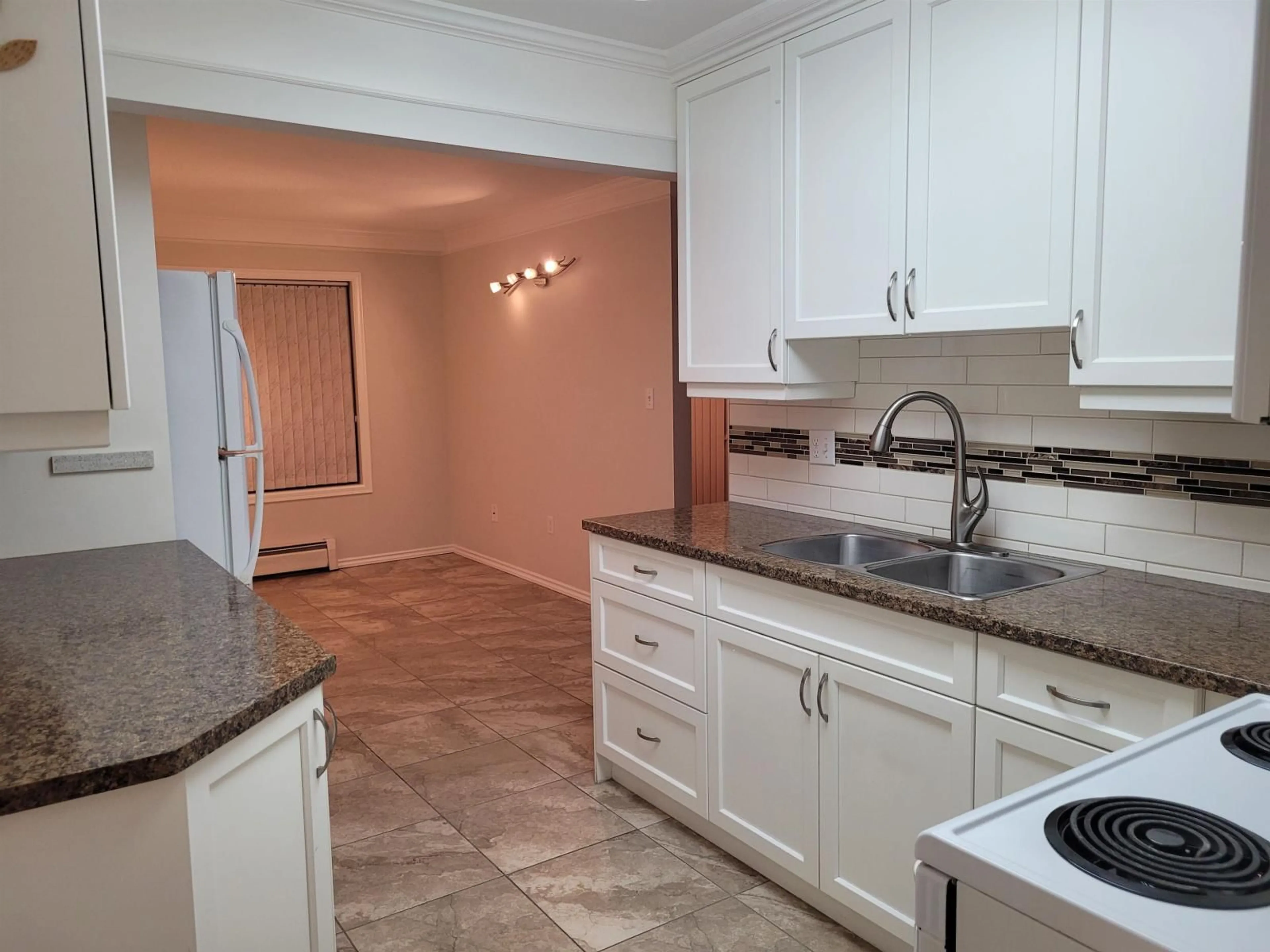 Unknown for 201 - 2414 CHURCH, Abbotsford British Columbia V2T3J7