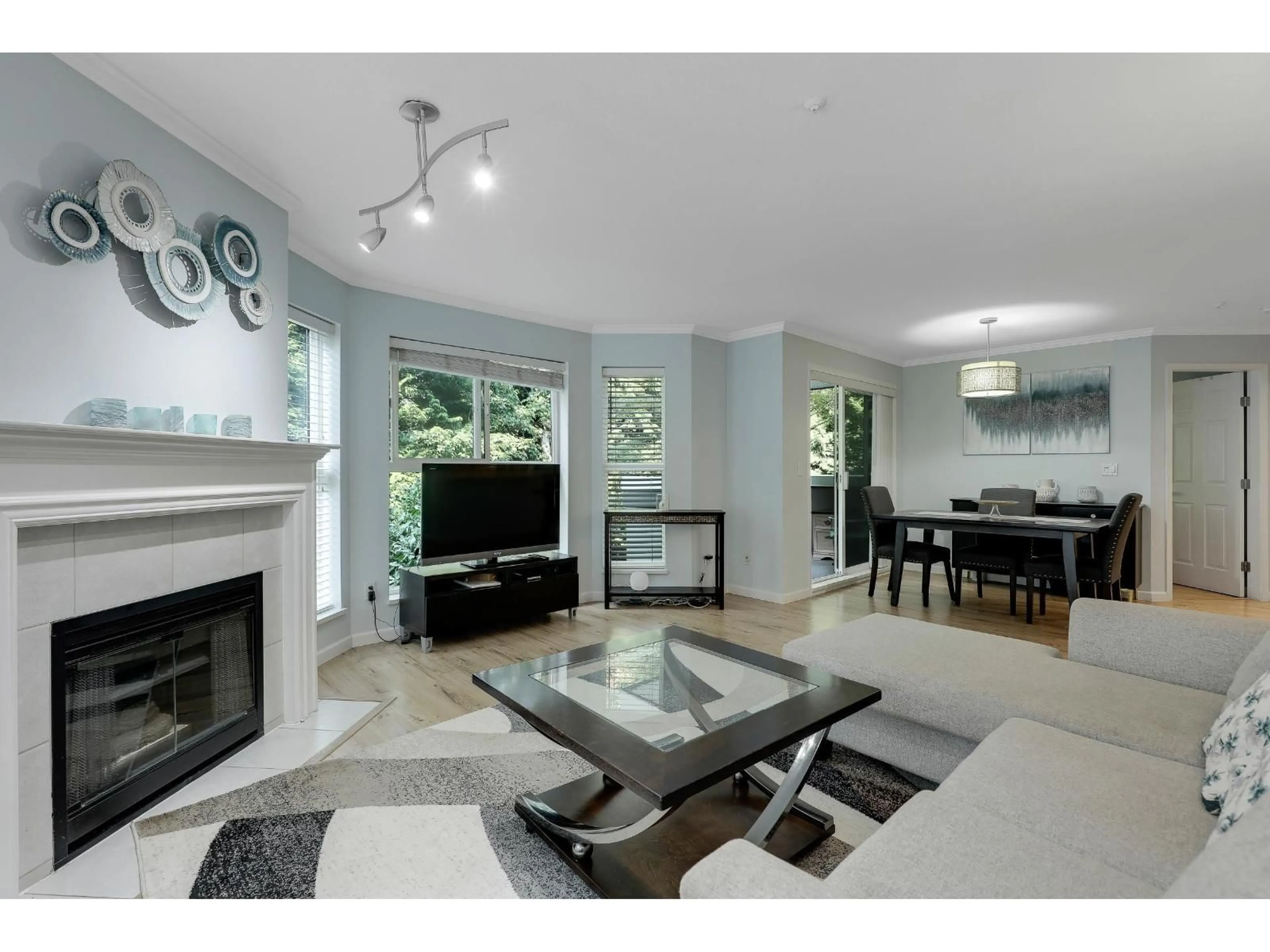 Living room with furniture, ceramic/tile floor for 218 - 12088 66, Surrey British Columbia V3W1Z9