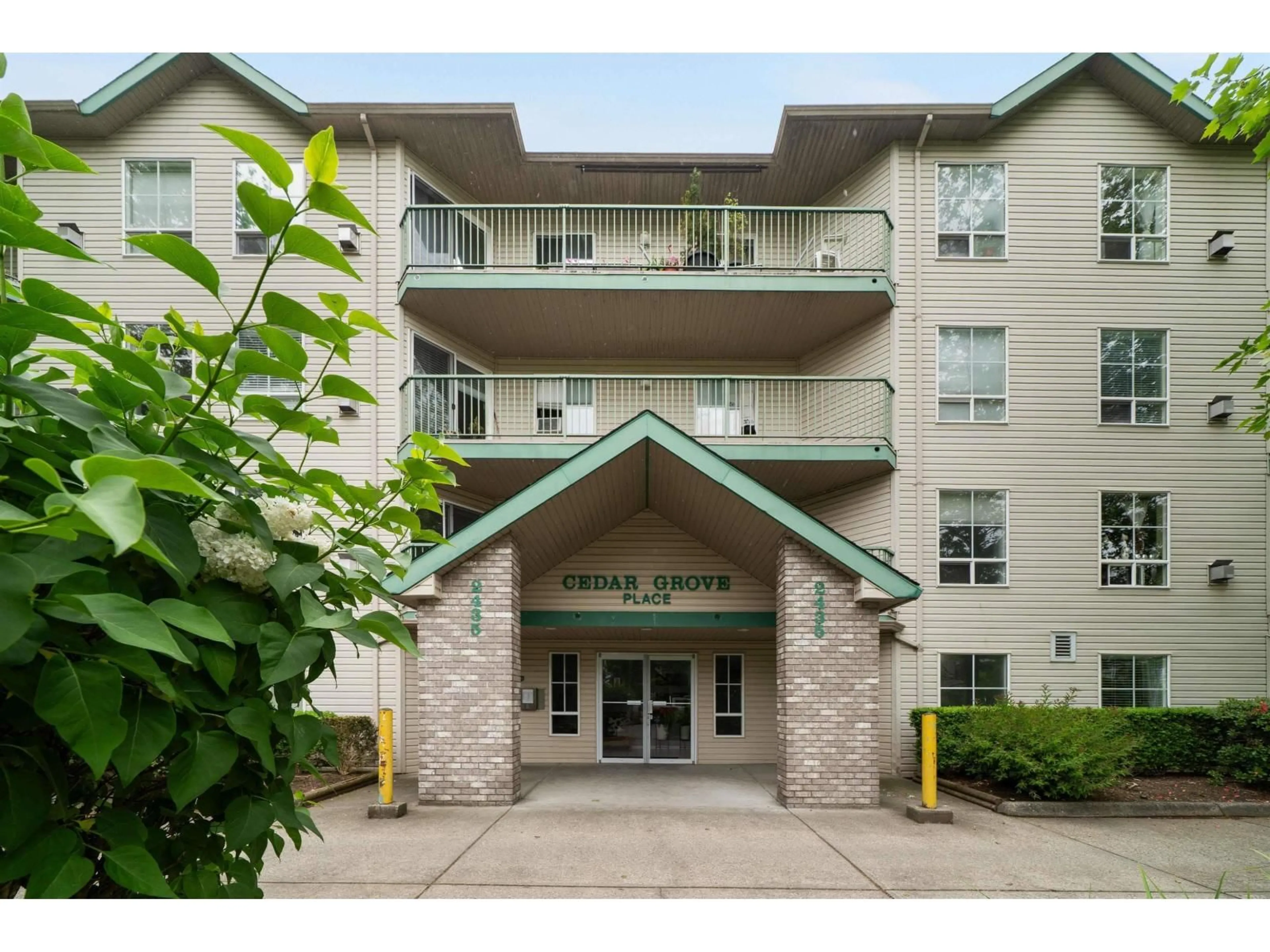 Indoor foyer for 407 - 2435 CENTRE, Abbotsford British Columbia V2T2N4