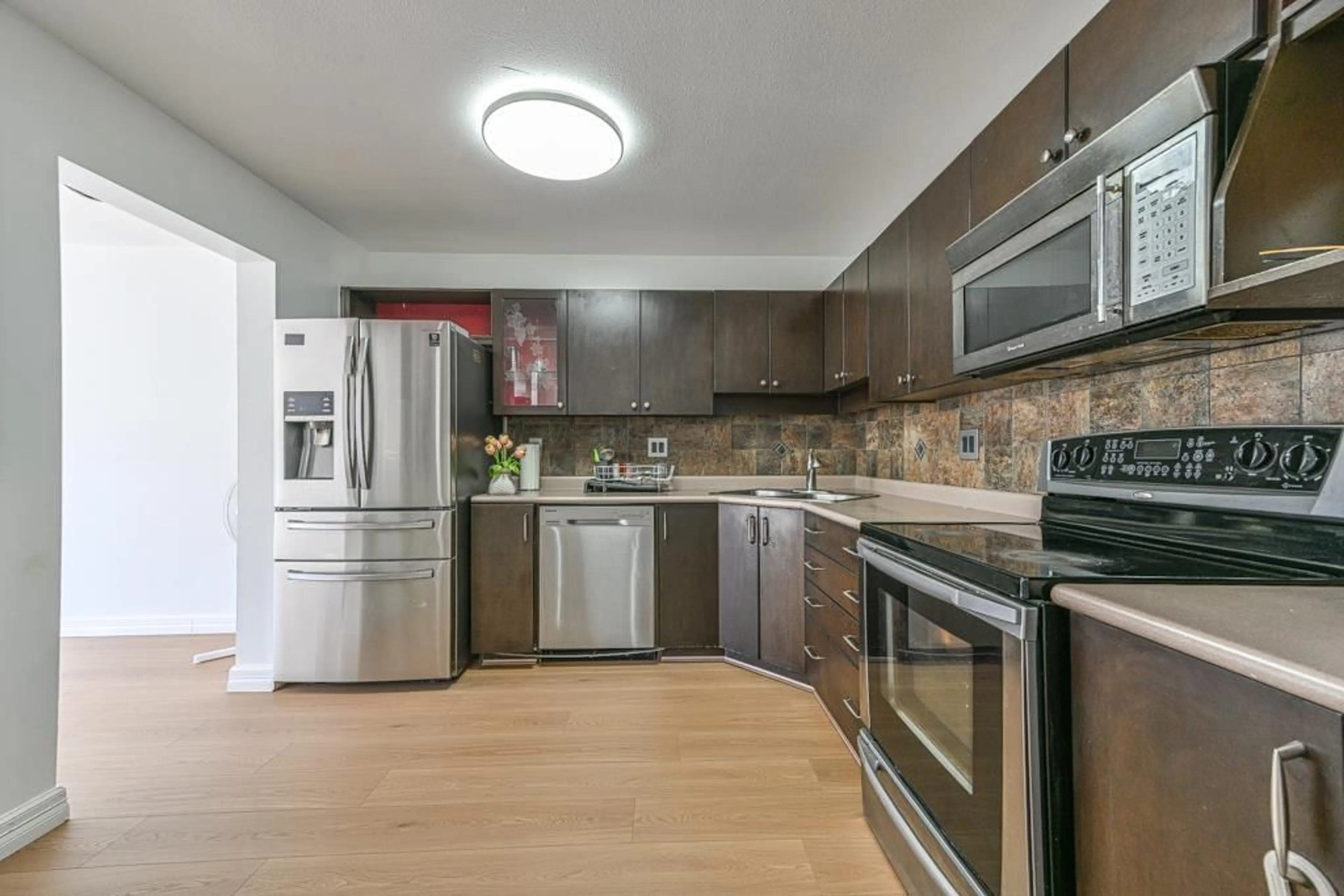 Unknown for 407 - 2435 CENTRE, Abbotsford British Columbia V2T2N4