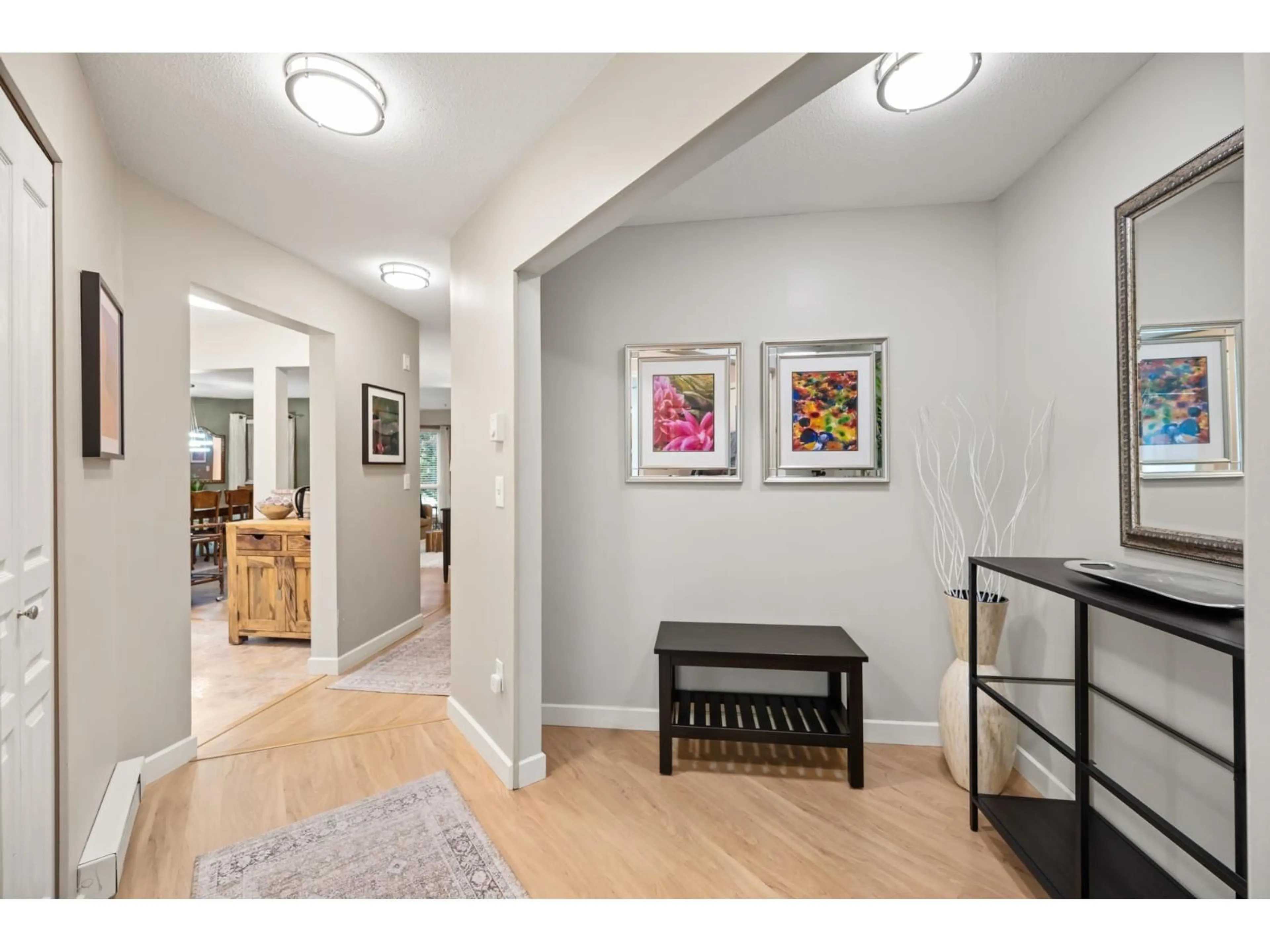 Indoor entryway for 219 - 9979 140, Surrey British Columbia V3T5W2
