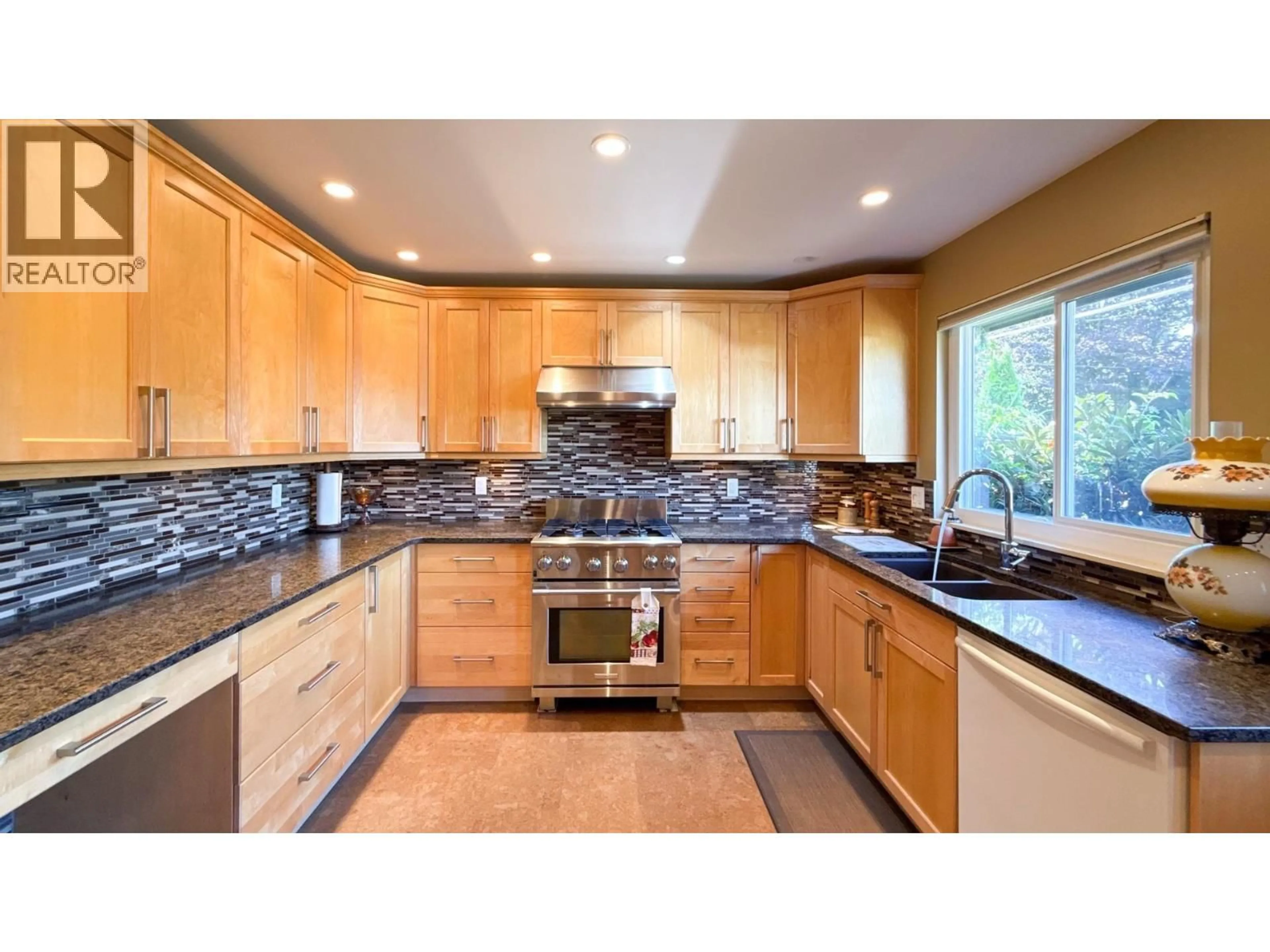 Contemporary kitchen, ceramic/tile floor for 11879 220 STREET, Maple Ridge British Columbia V2X5P9