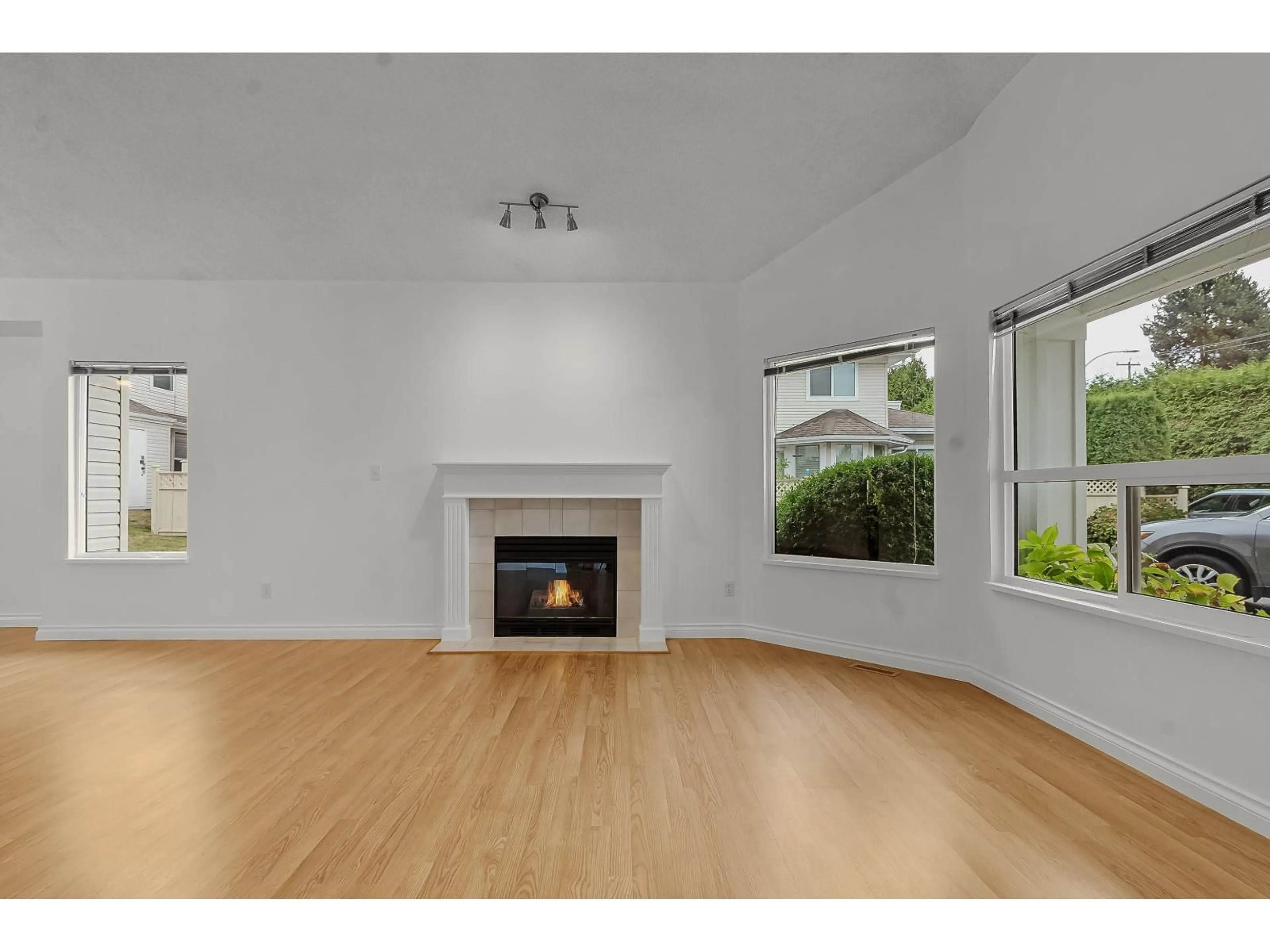 A pic of a room for 4 - 6452 121, Surrey British Columbia V3W0Y5