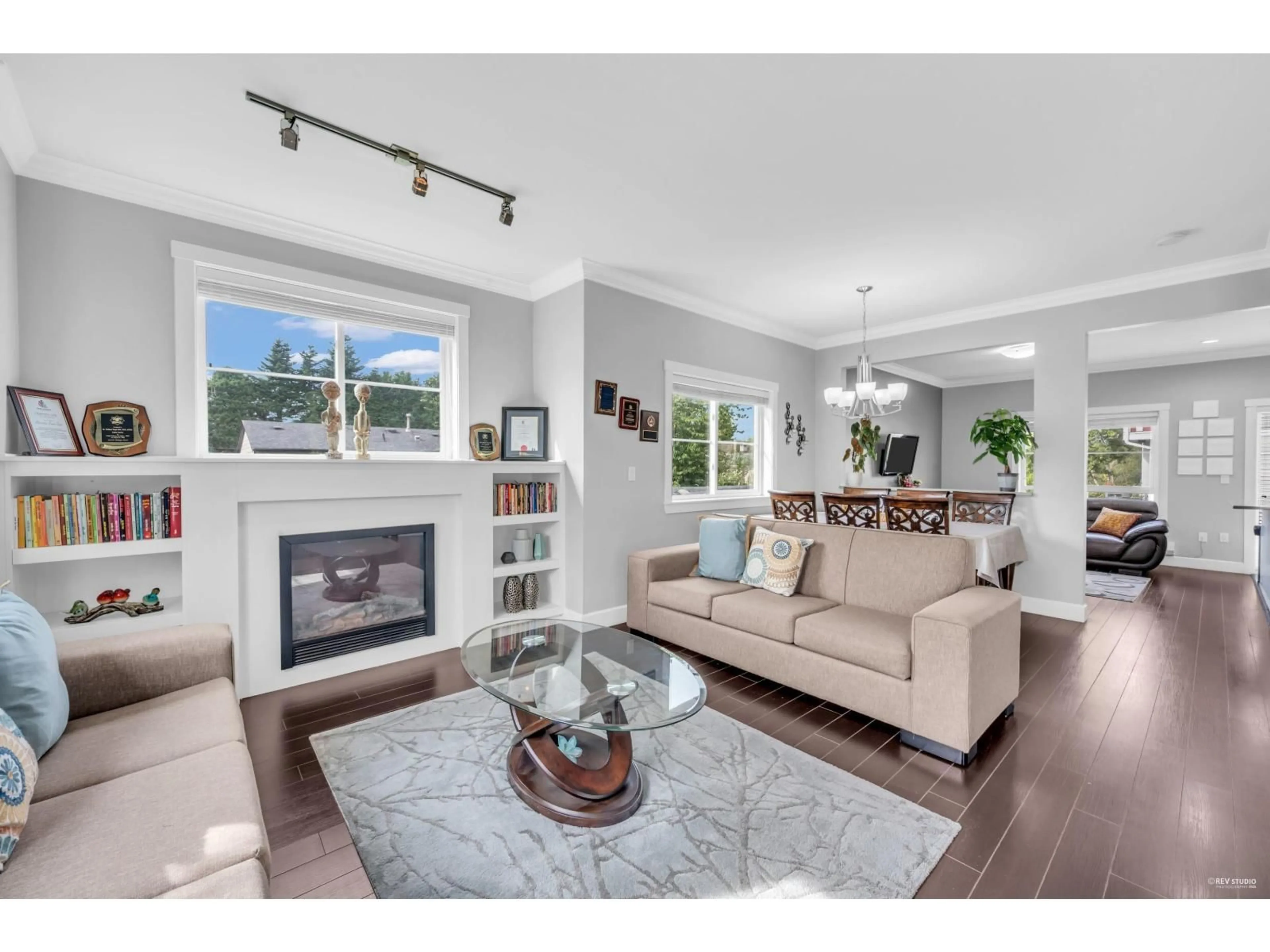 Living room with furniture, unknown for 16 - 14320 103A, Surrey British Columbia V3T5C3