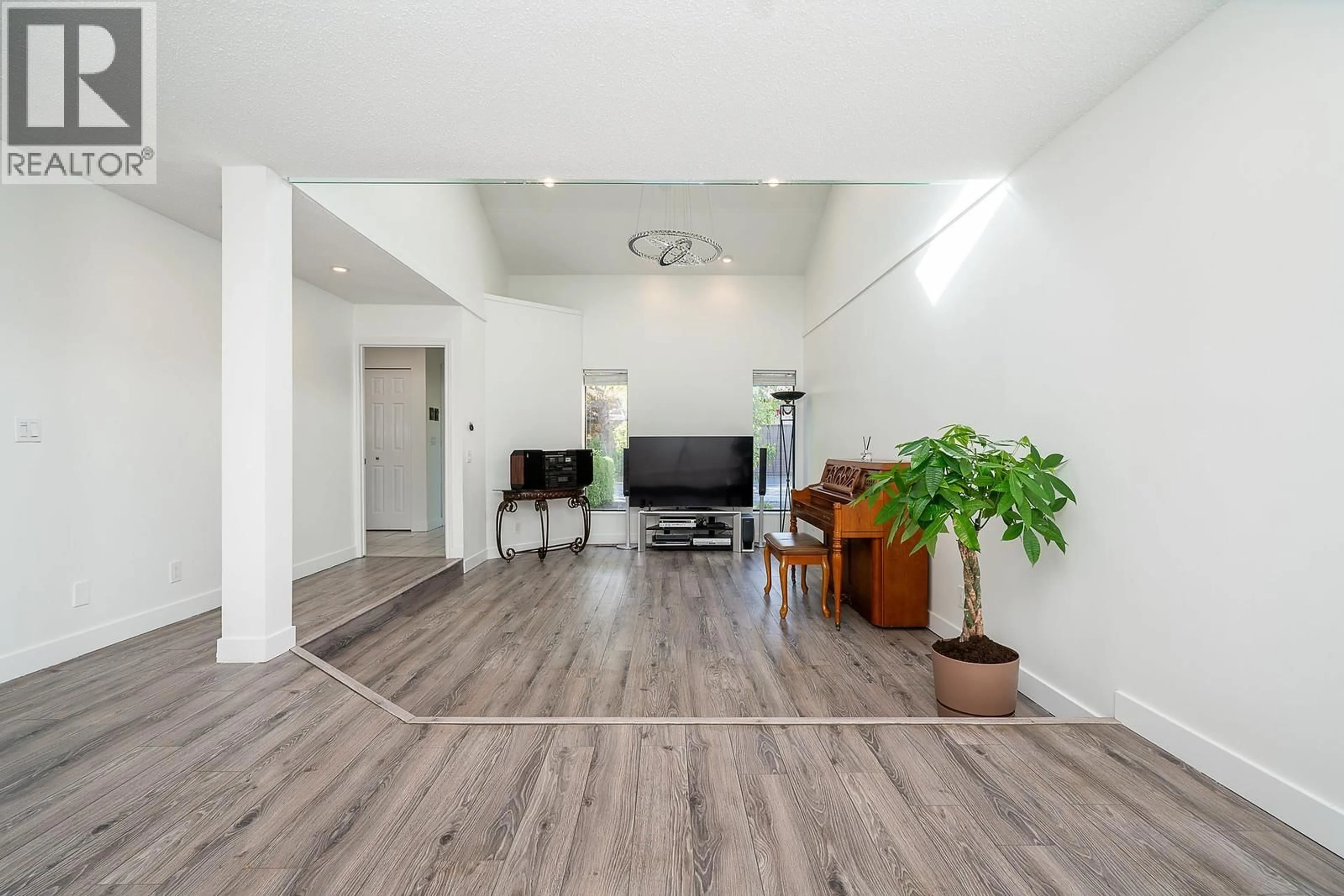 Indoor foyer for 7225 QUATSINO DRIVE, Vancouver British Columbia V5S4C2