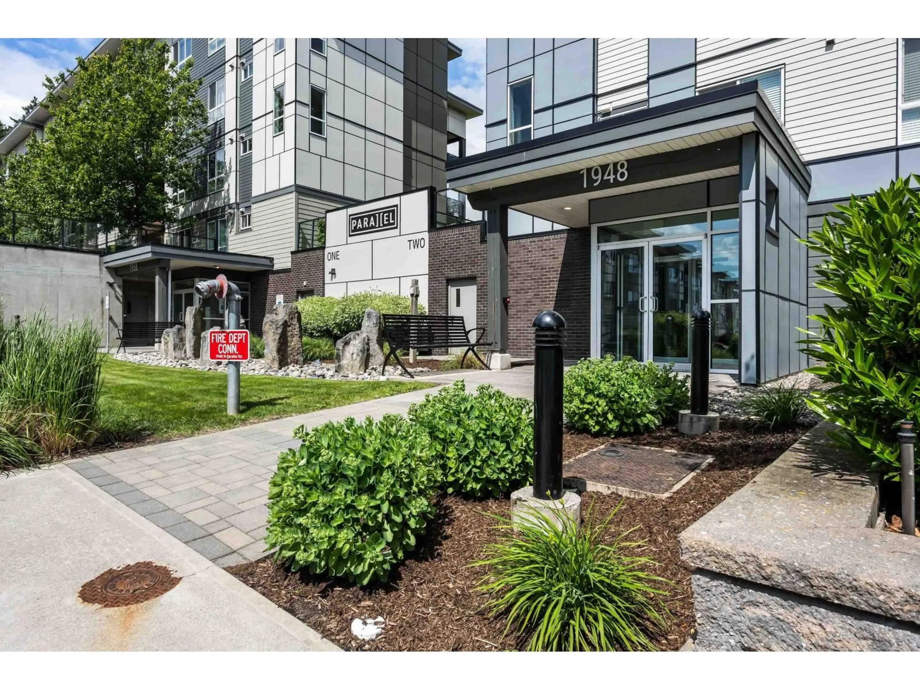 Indoor foyer for 308 - 1948 NORTH PARALLEL, Abbotsford British Columbia V3G0H2