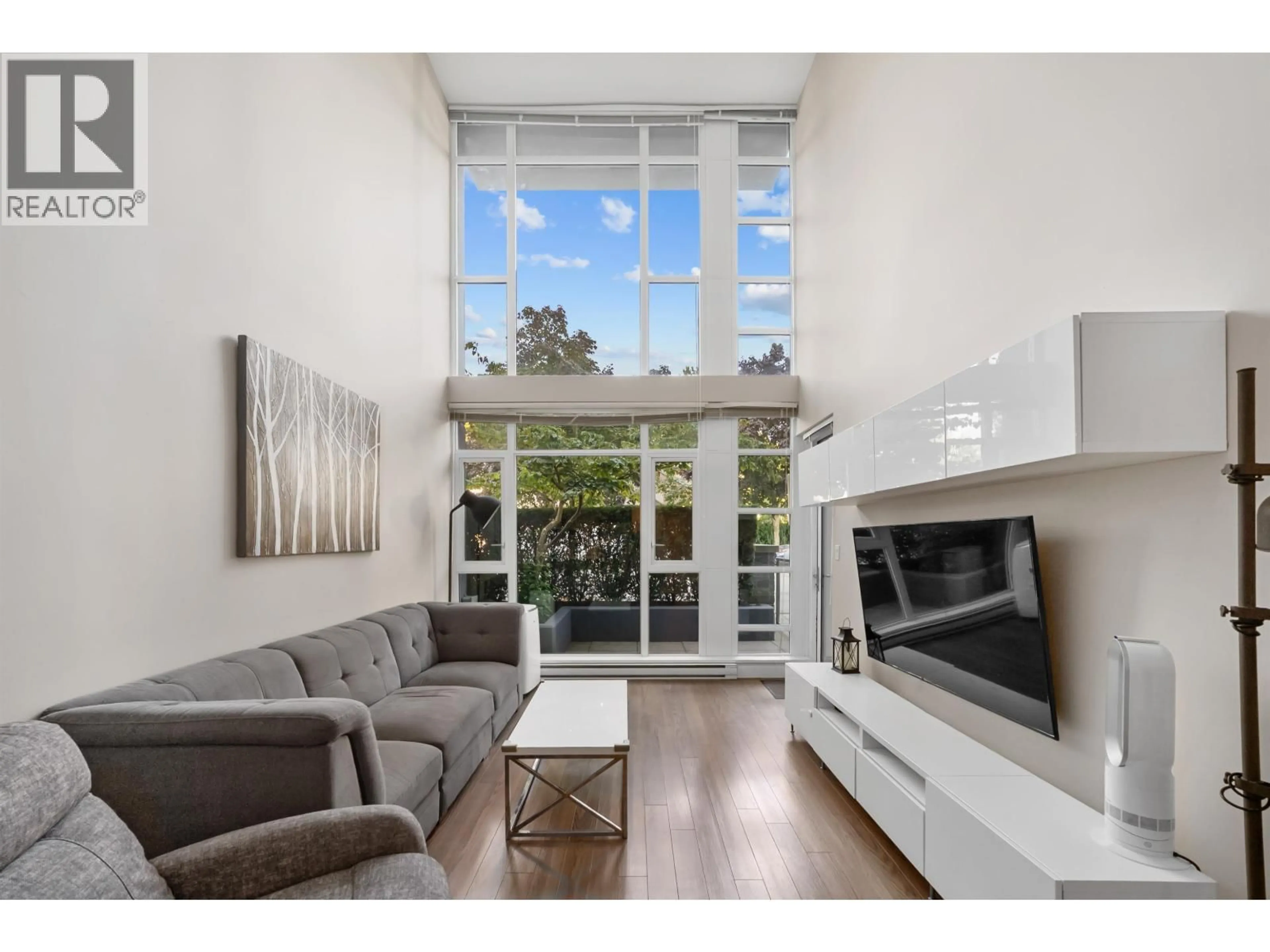 Living room with furniture, unknown for 106 - 958 RIDGEWAY AVENUE, Coquitlam British Columbia V3K0C5