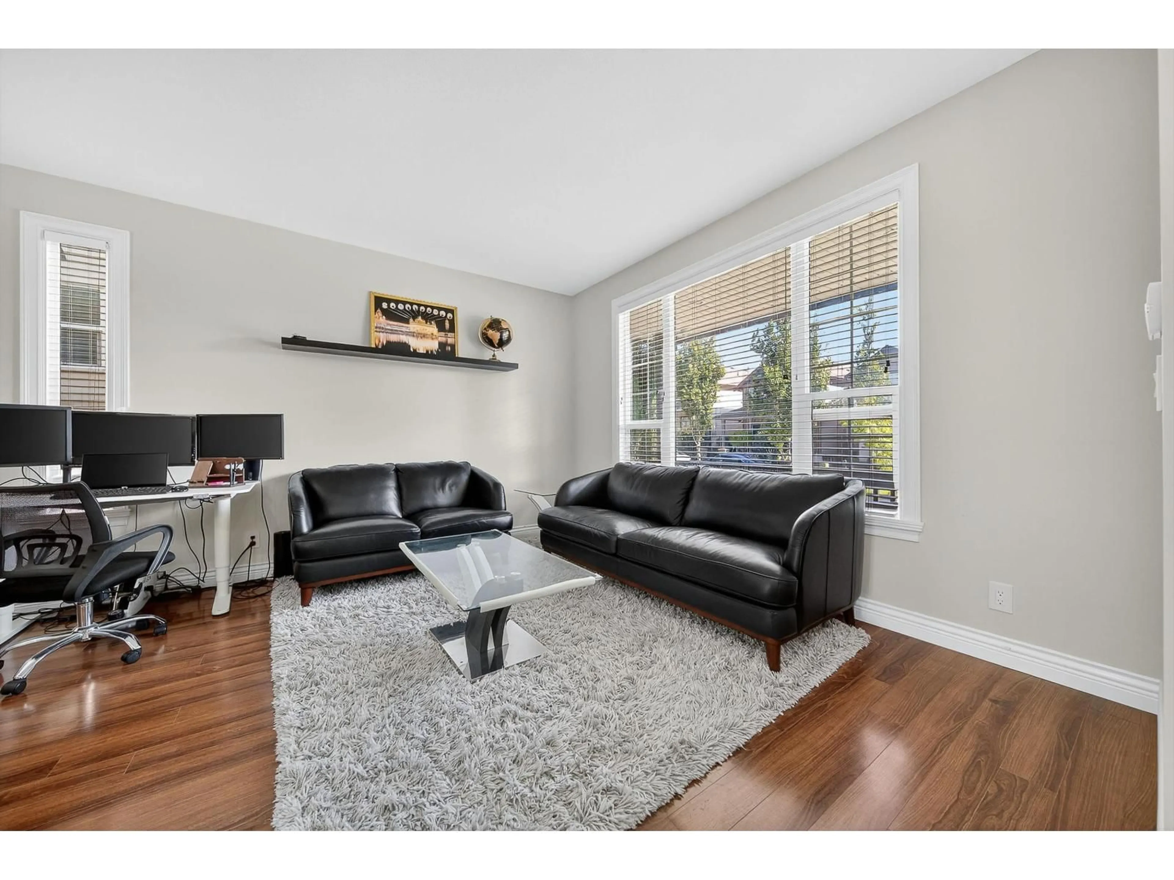 Living room with furniture, unknown for 6517 193A, Surrey British Columbia V4N5P8