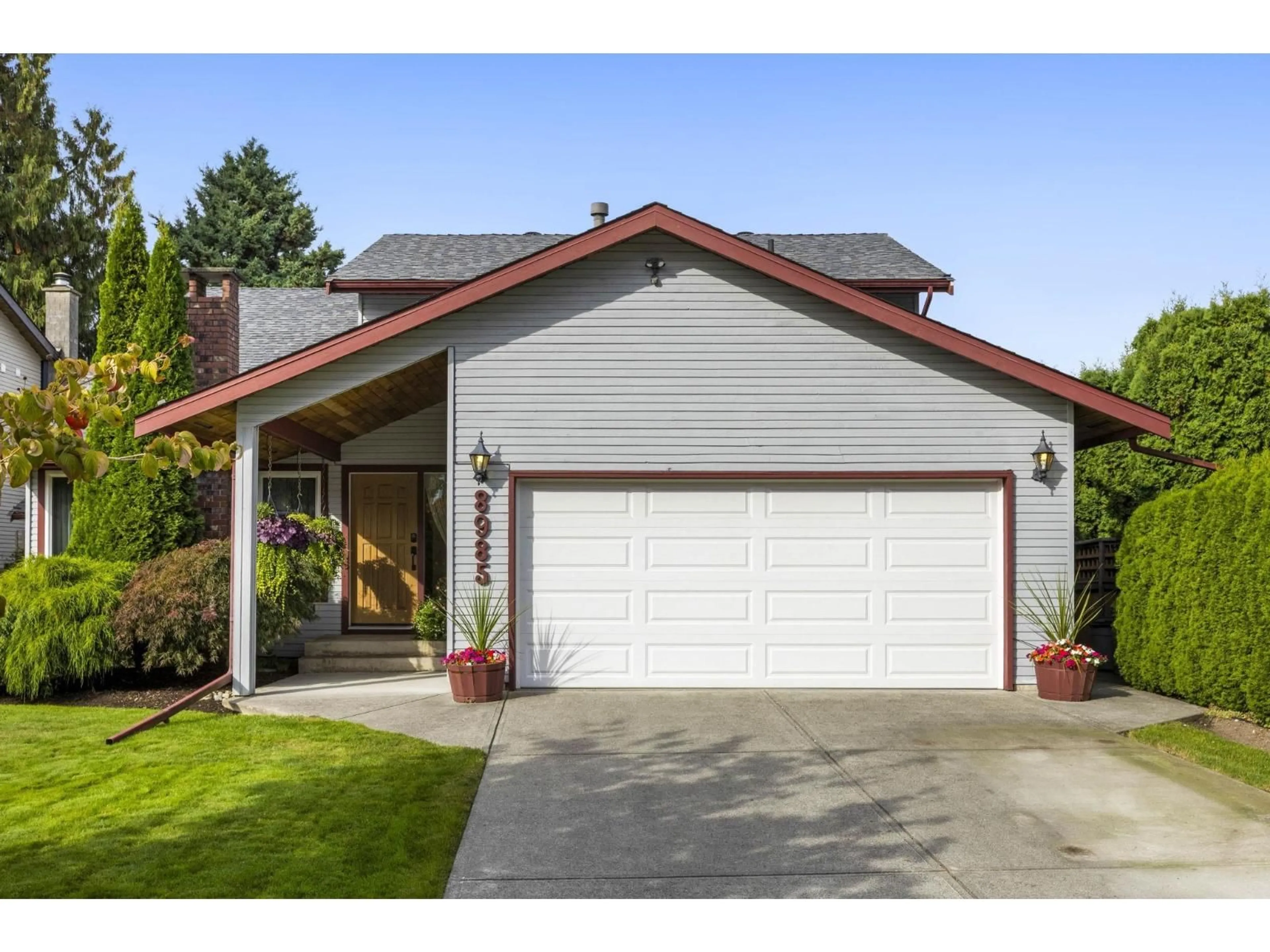 Home with vinyl exterior material, street for 8985 145, Surrey British Columbia V3R7J6