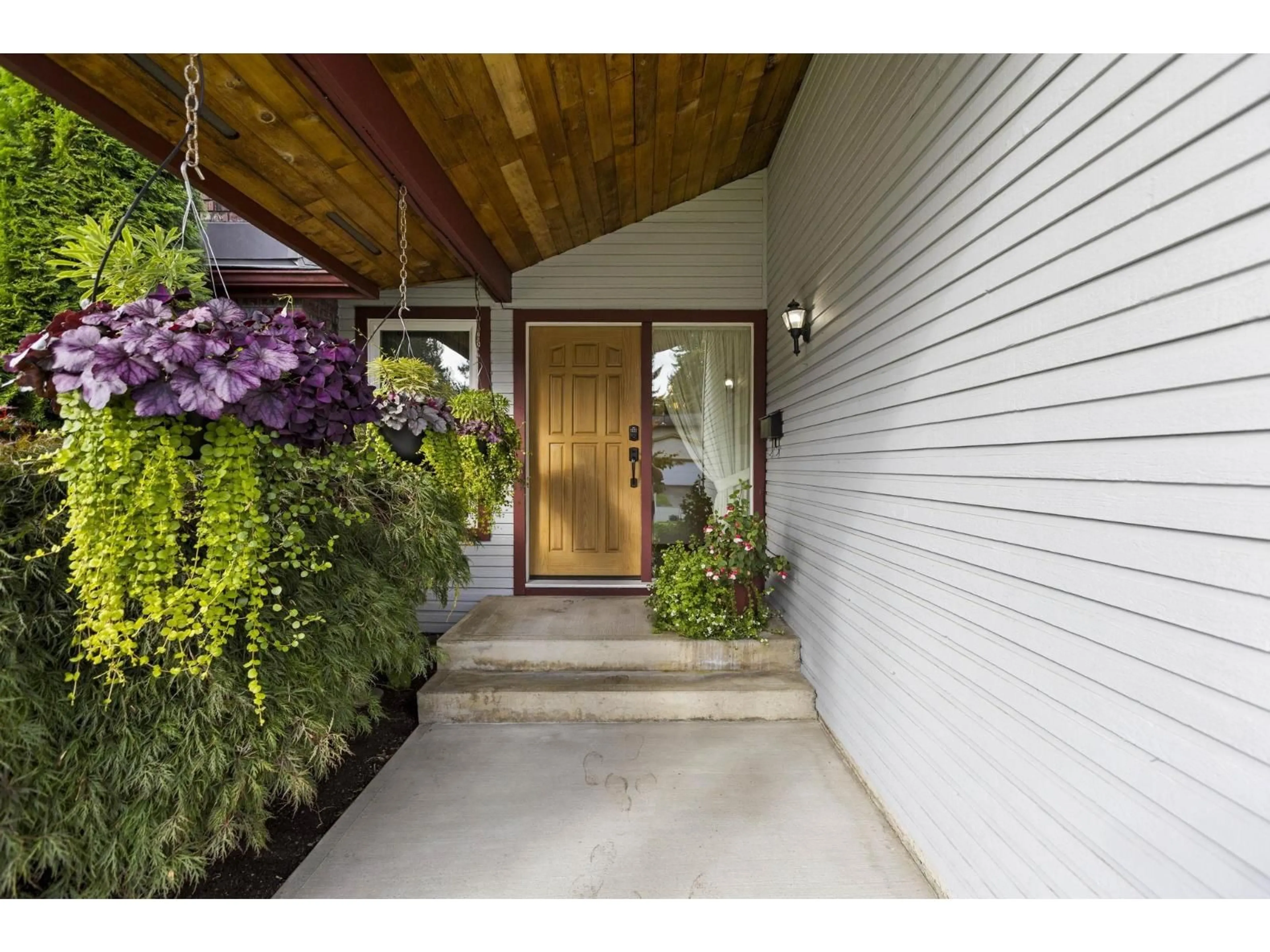 Indoor entryway for 8985 145, Surrey British Columbia V3R7J6