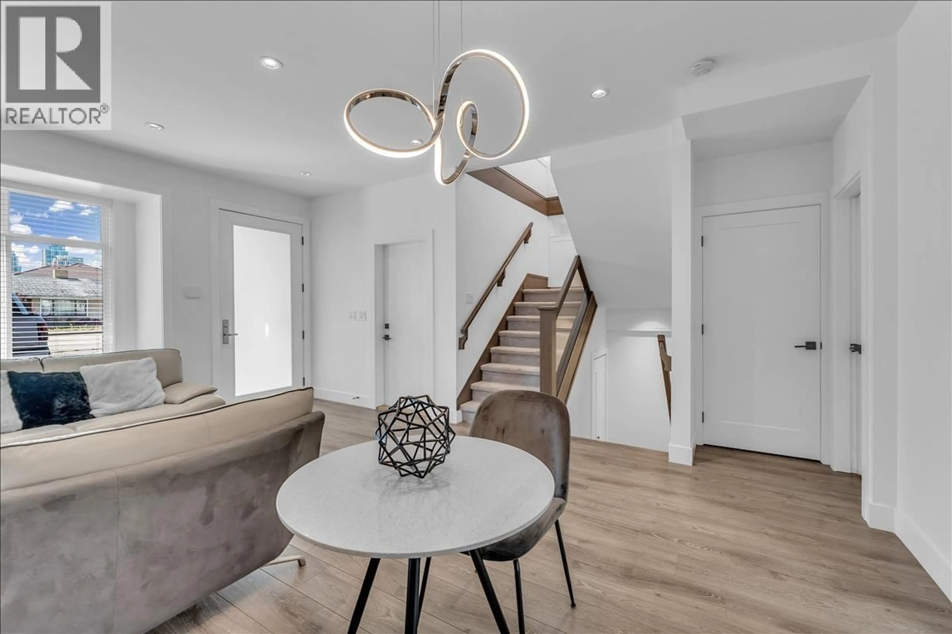 Indoor entryway for 7430 CANADA WAY, Burnaby British Columbia V3N3J6