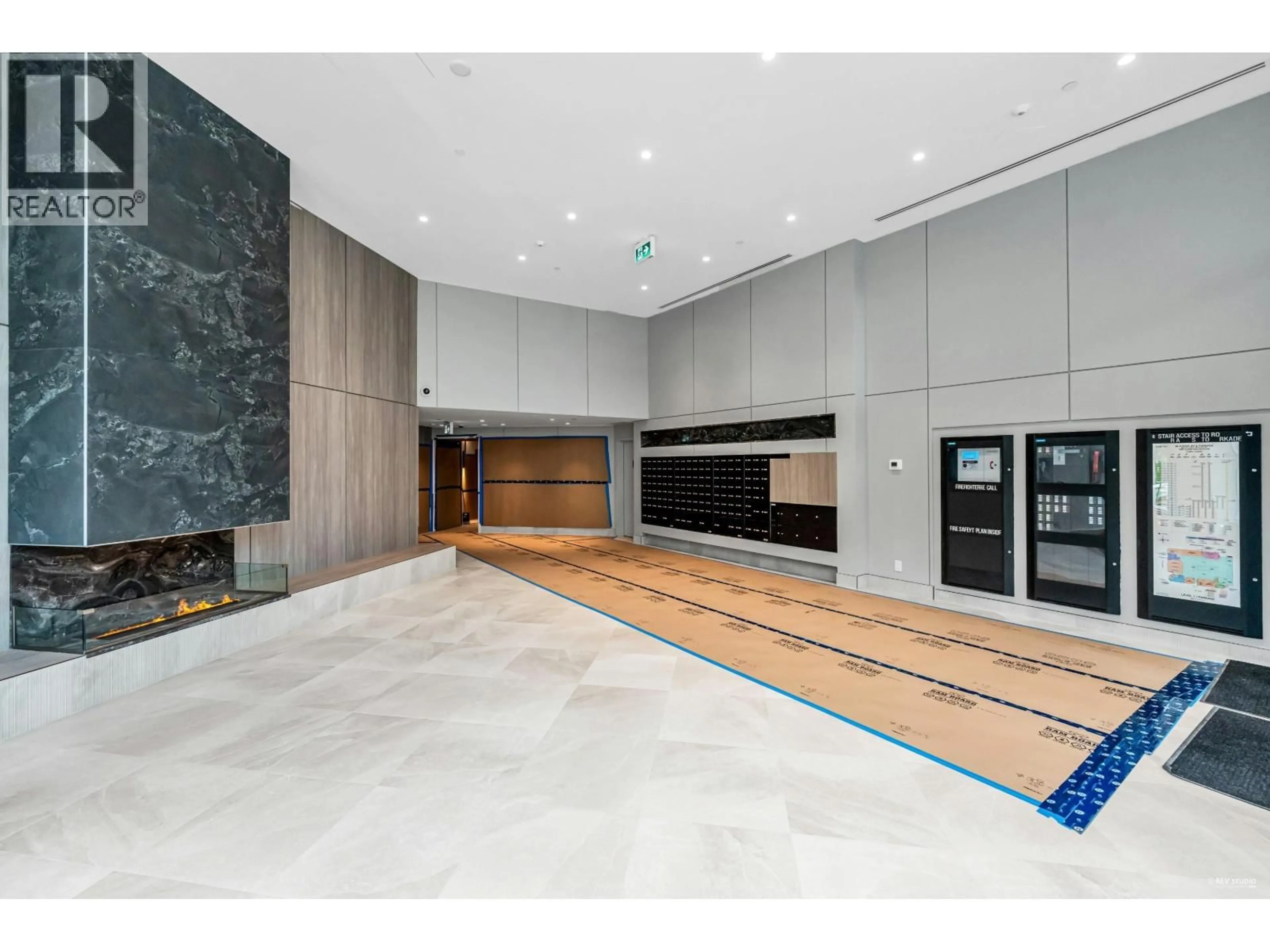 Indoor foyer for 611 - 5593 NO. 3 ROAD, Richmond British Columbia V6X0X6