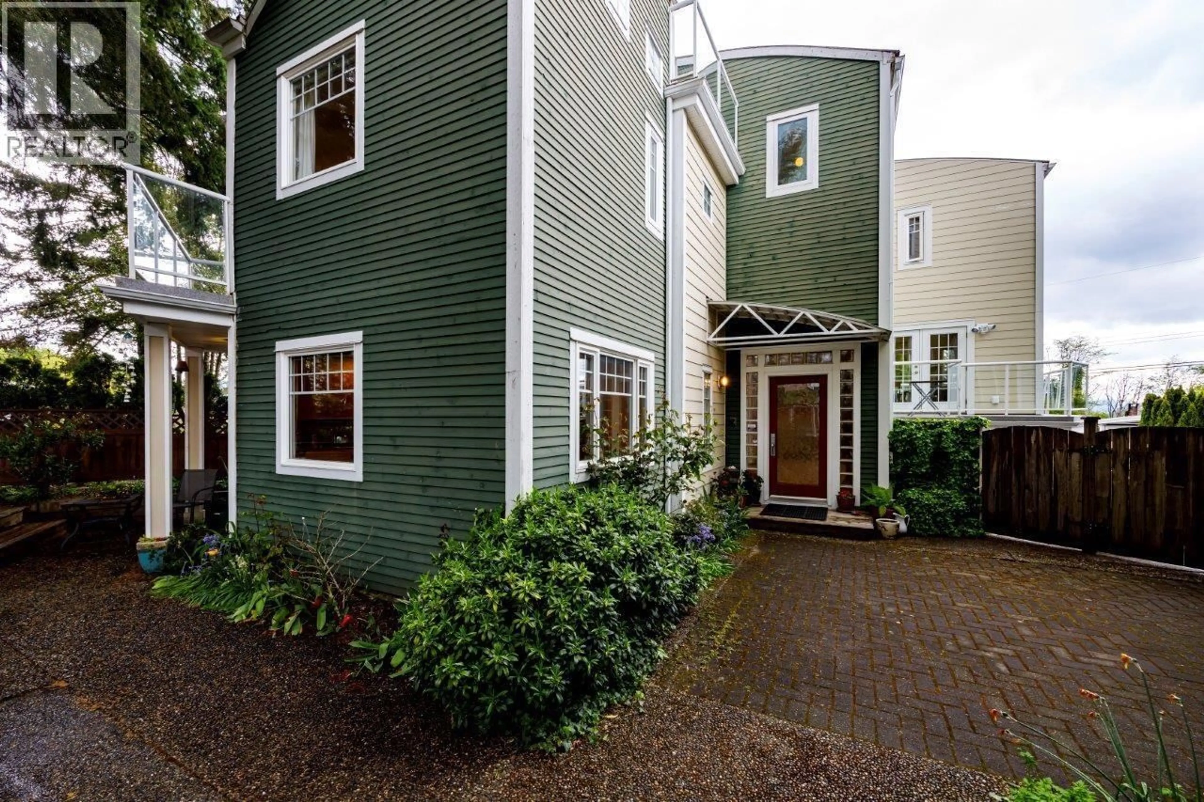 Unknown for 26 STRATFORD AVENUE, Burnaby British Columbia V5B1K9