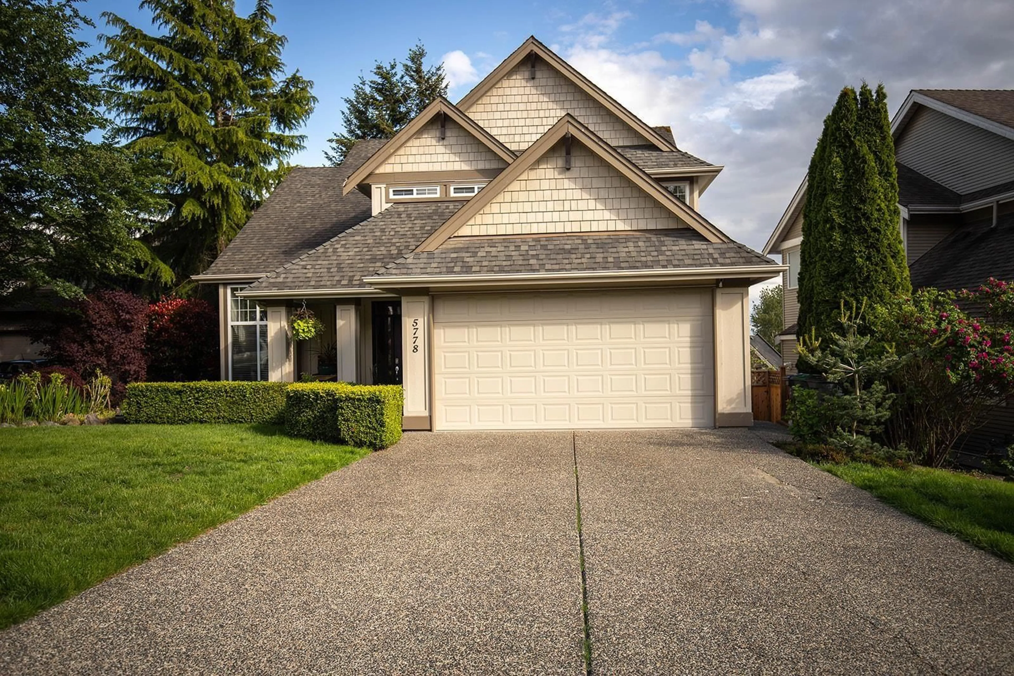Home with vinyl exterior material, street for 5778 167, Surrey British Columbia V3S9T4