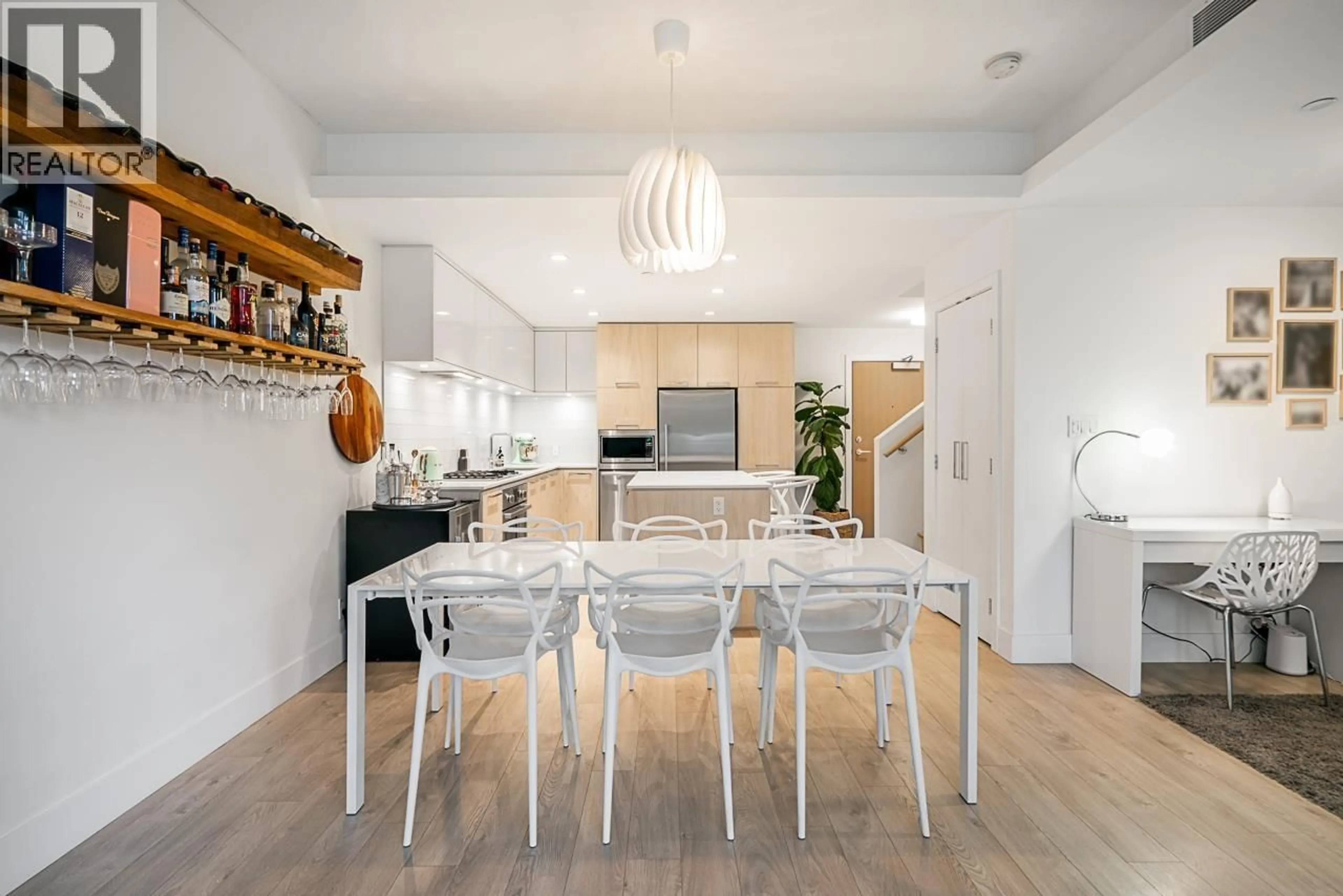 Contemporary kitchen, unknown for 103 - 680 SEYLYNN CRESCENT, North Vancouver British Columbia V7L0B5