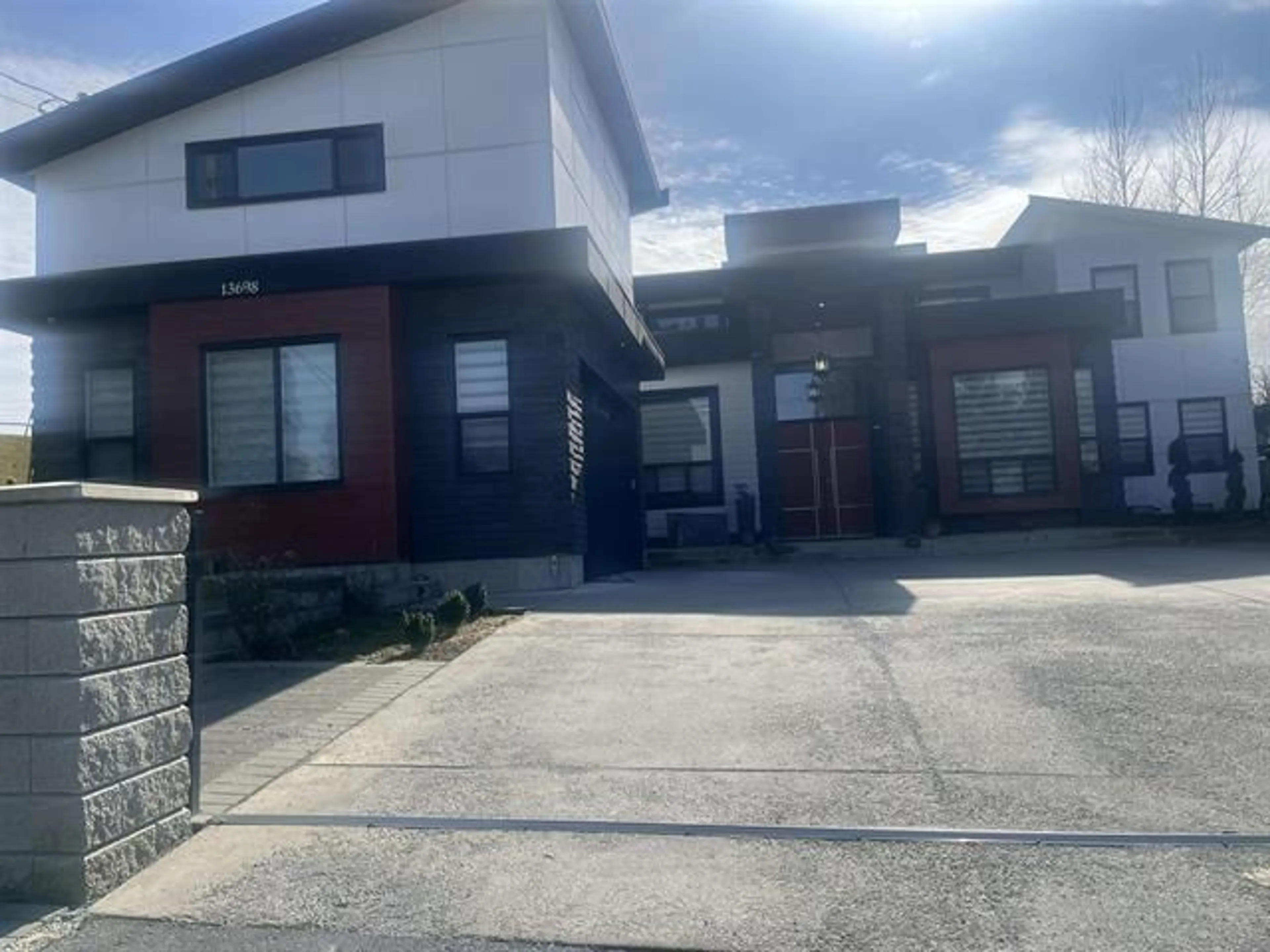 Unknown for 13698 113, Surrey British Columbia V3R2J1