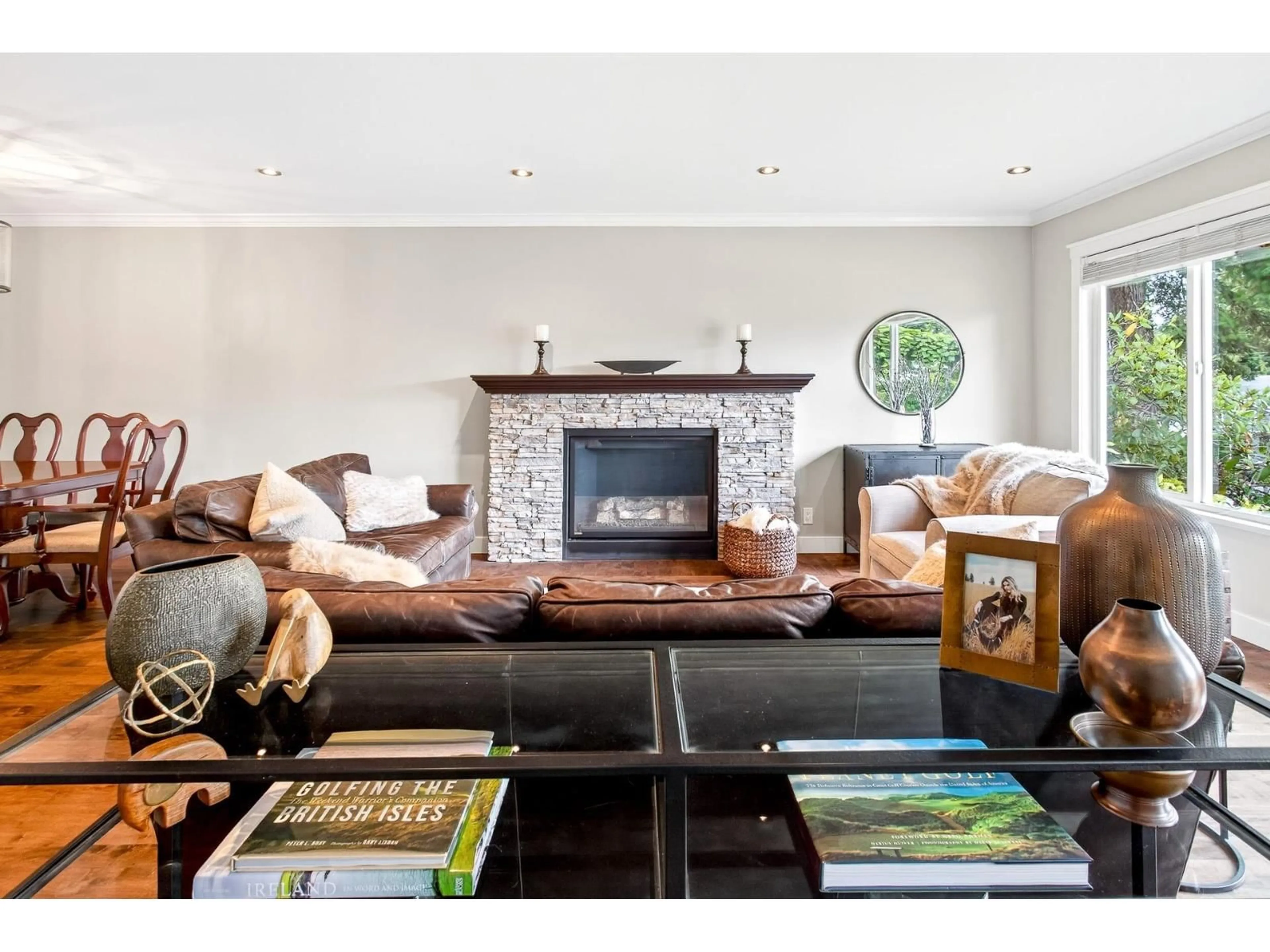 Living room with furniture, wood/laminate floor for 8816 RUSSELL, Delta British Columbia V4C4P7