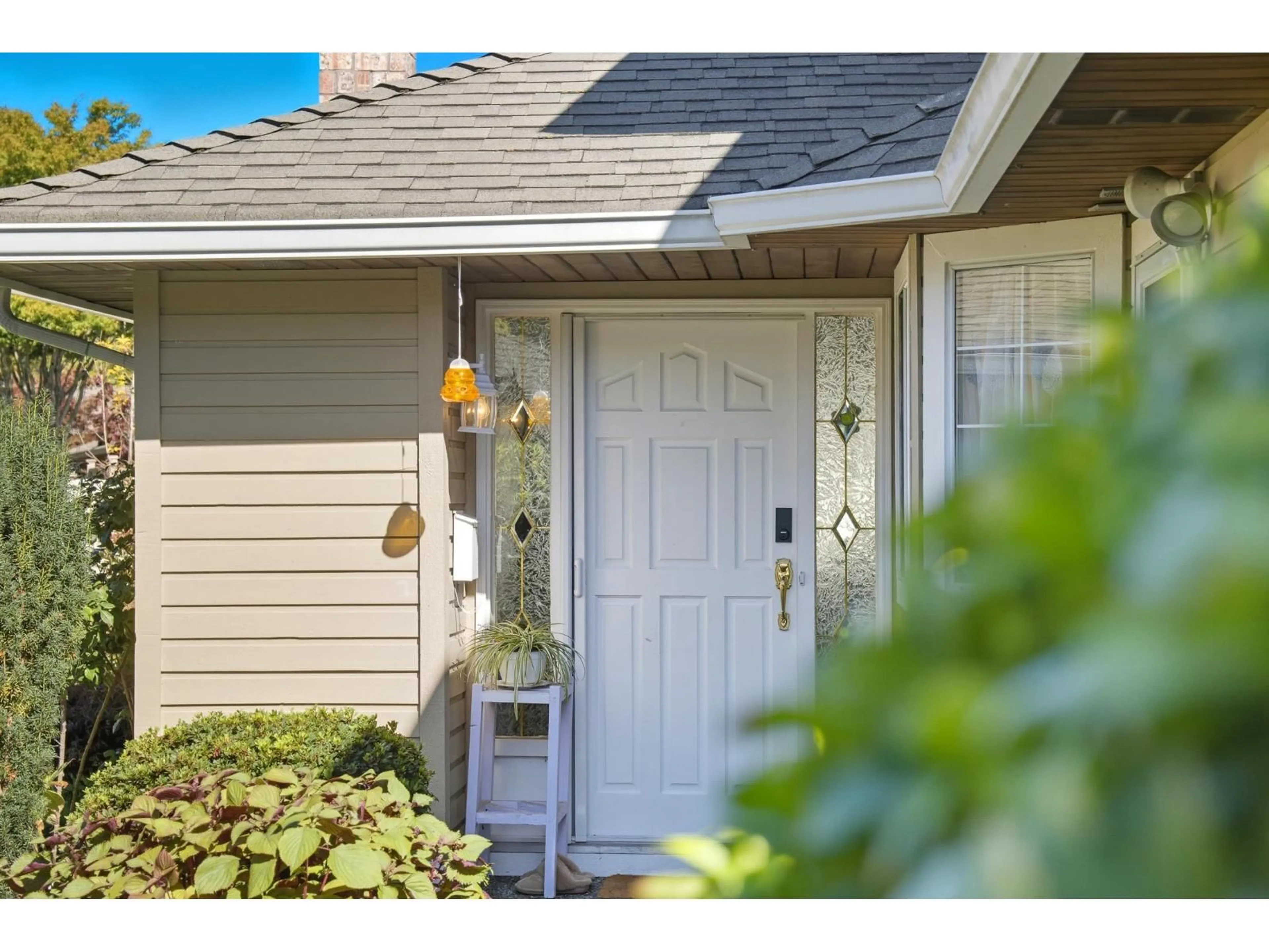 Home with vinyl exterior material, street for 118 - 15121 19, Surrey British Columbia V4A8J5