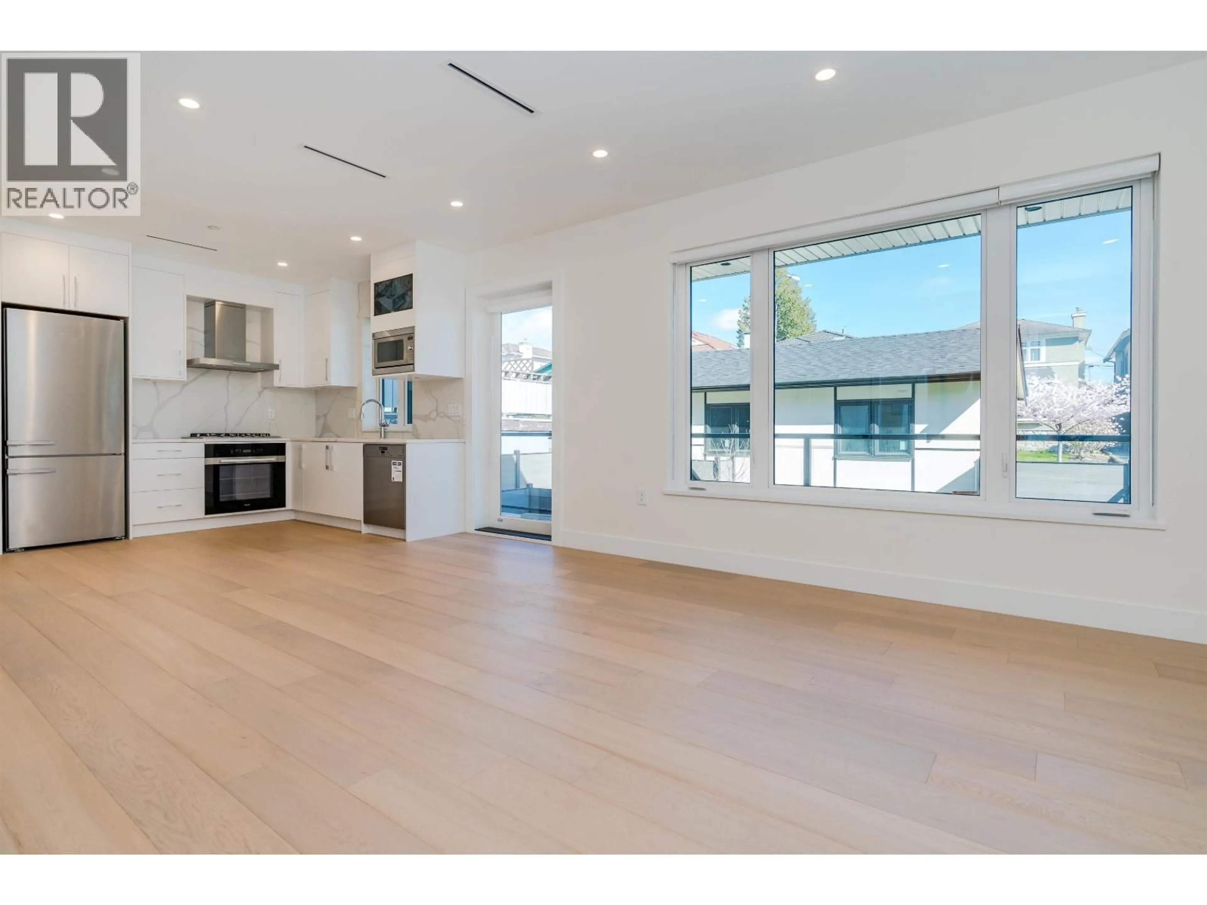 Open concept kitchen, wood/laminate floor for 8182 CARTIER STREET, Vancouver British Columbia V6P4T5