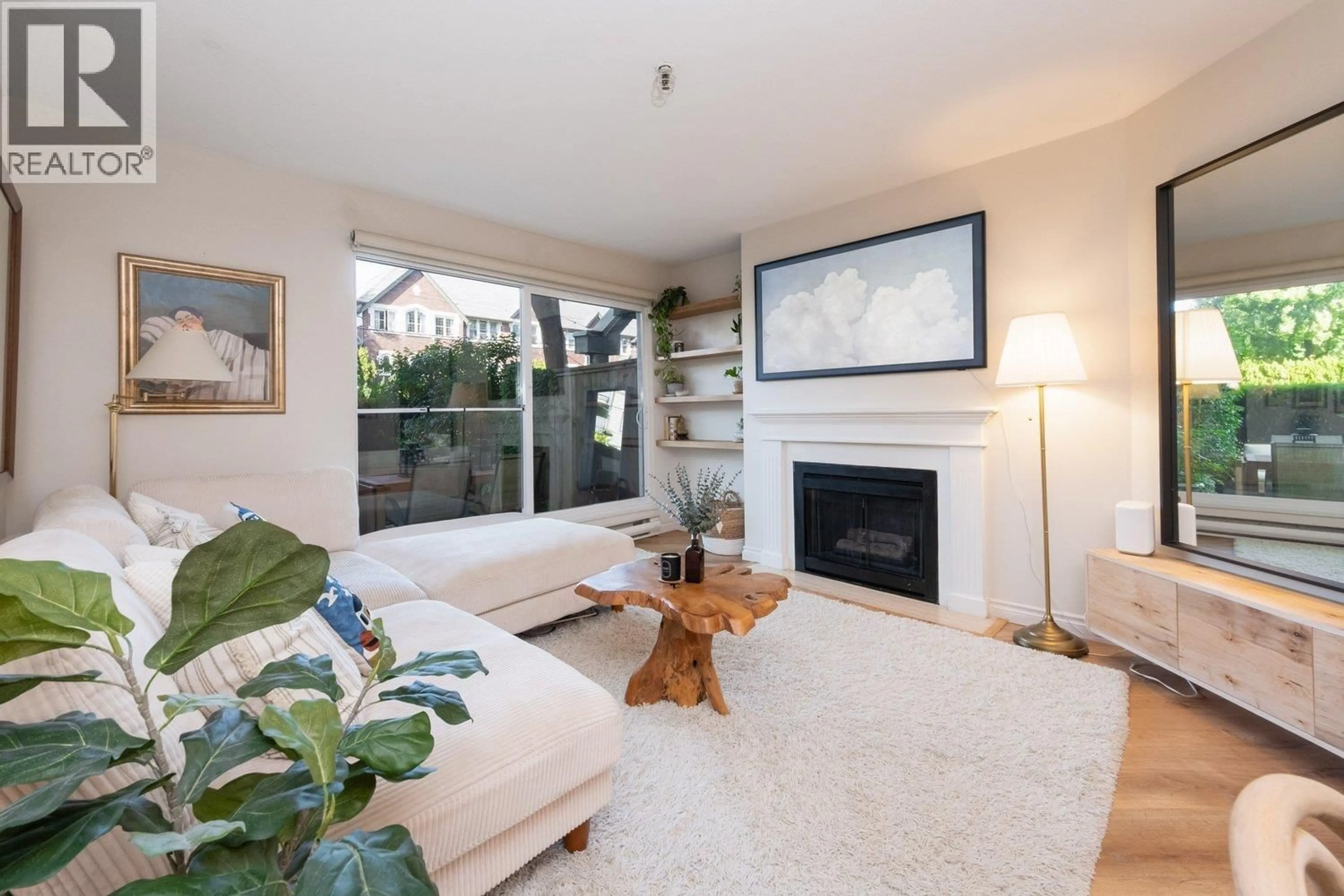 Living room with furniture, unknown for 112 - 2020 8TH AVENUE, Vancouver British Columbia V6J1W5