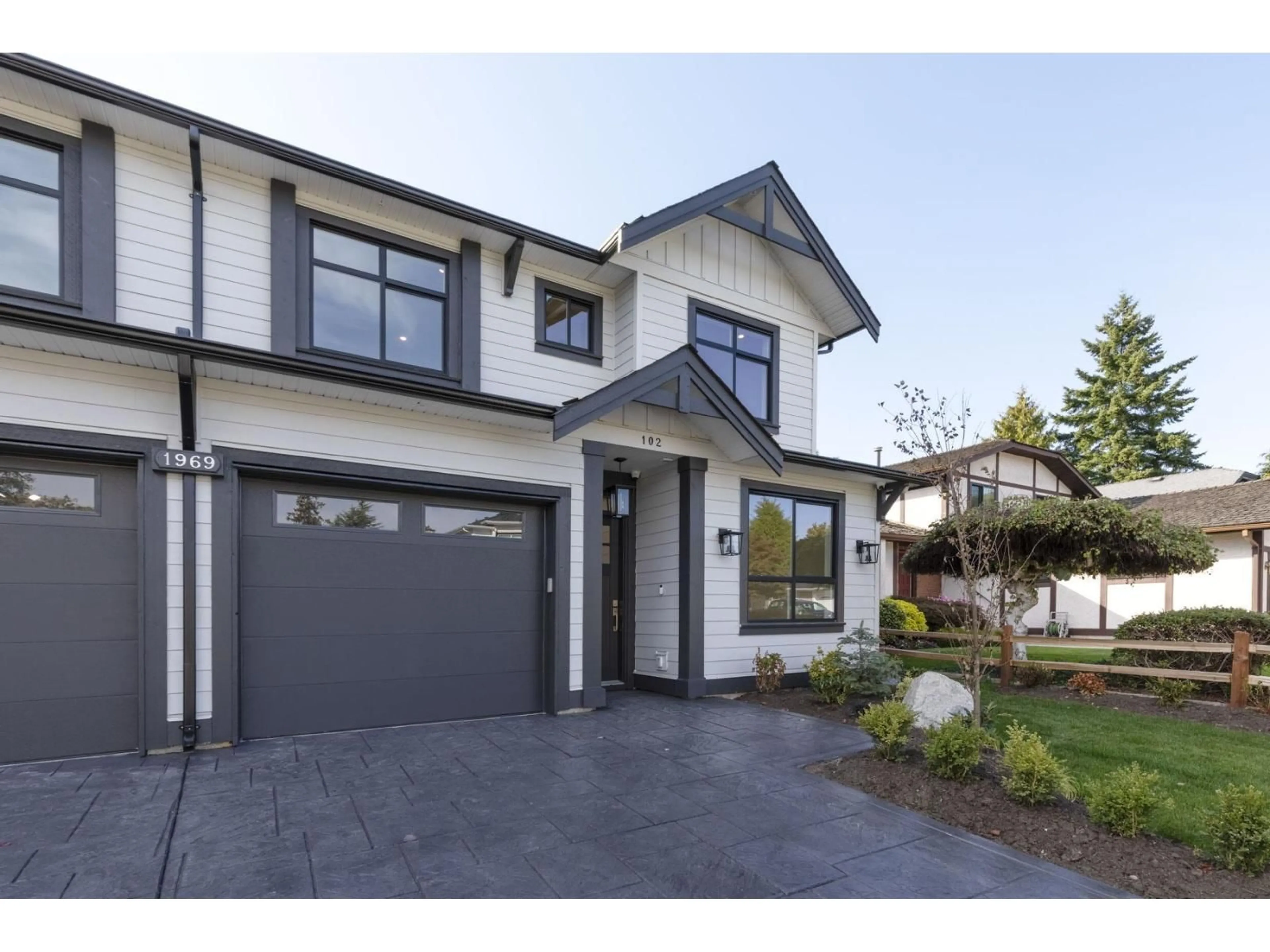Home with brick exterior material, street for 102 - 1969 148A, Surrey British Columbia V4A6R6