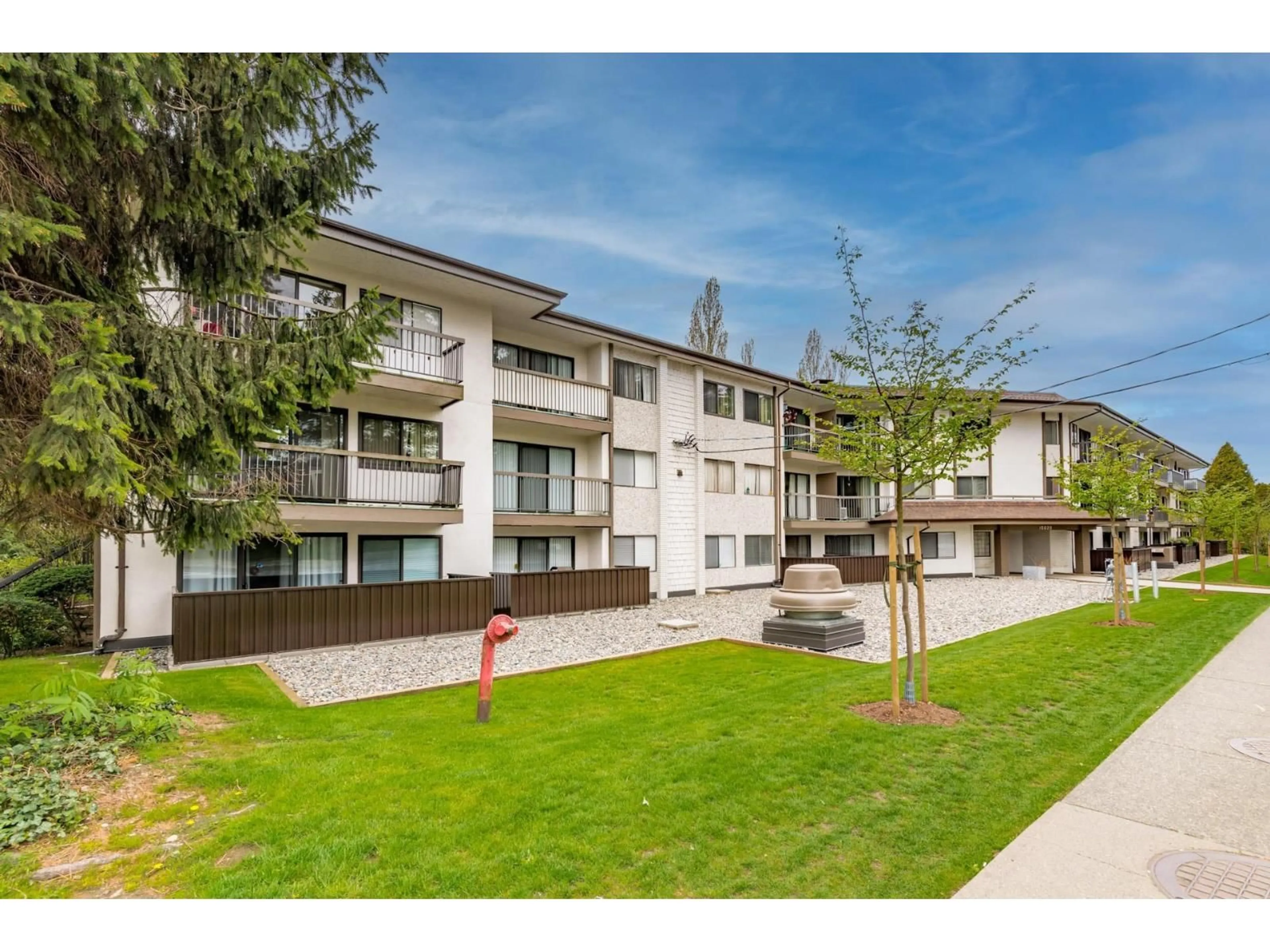 Patio, unknown for 208 - 15020 NORTH BLUFF, White Rock British Columbia V4B5A4