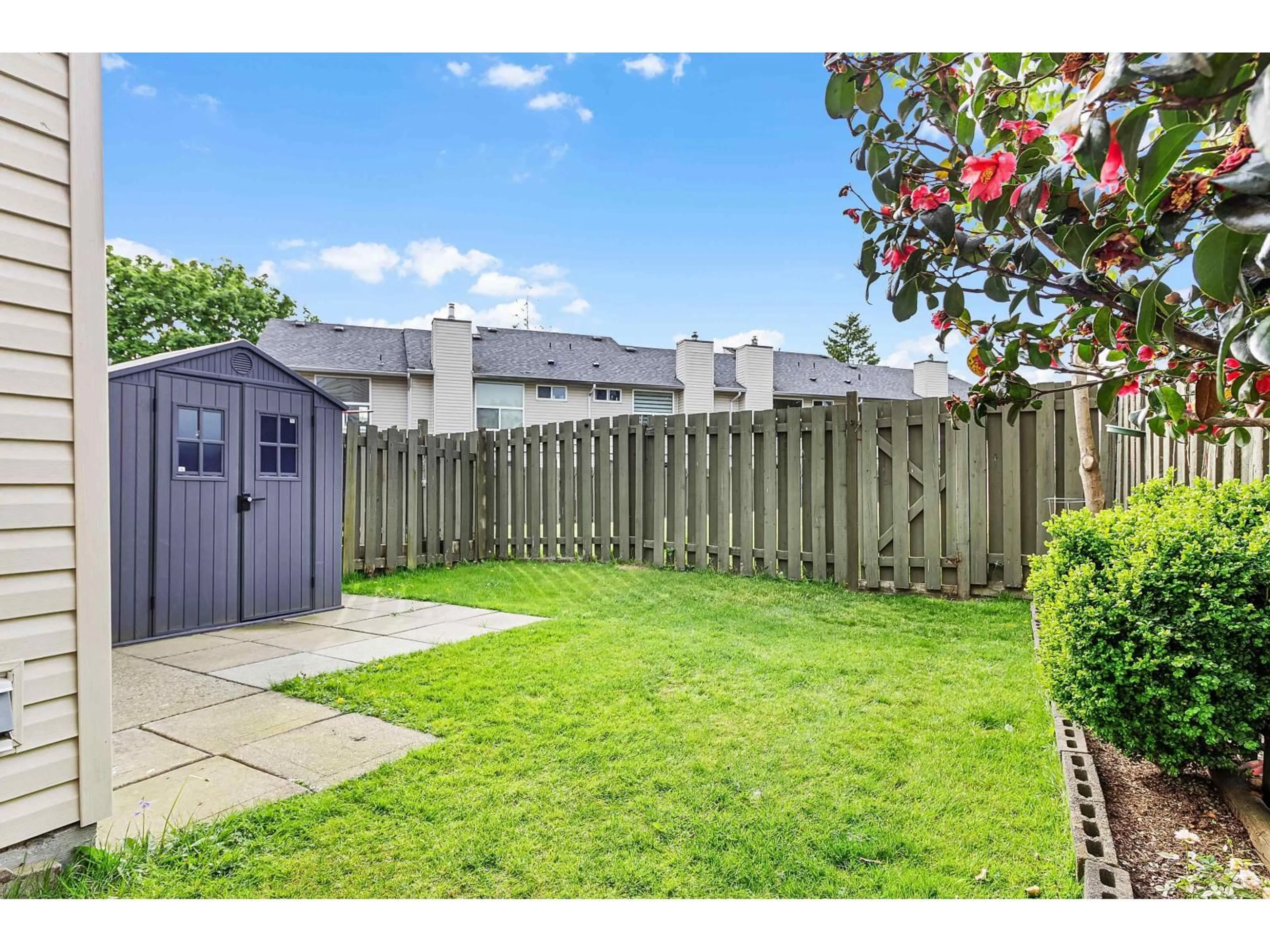 A pic from outside/outdoor area/front of a property/back of a property/a pic from drone, street for 173 - 32550 MACLURE ROAD, Abbotsford British Columbia V2T4N3