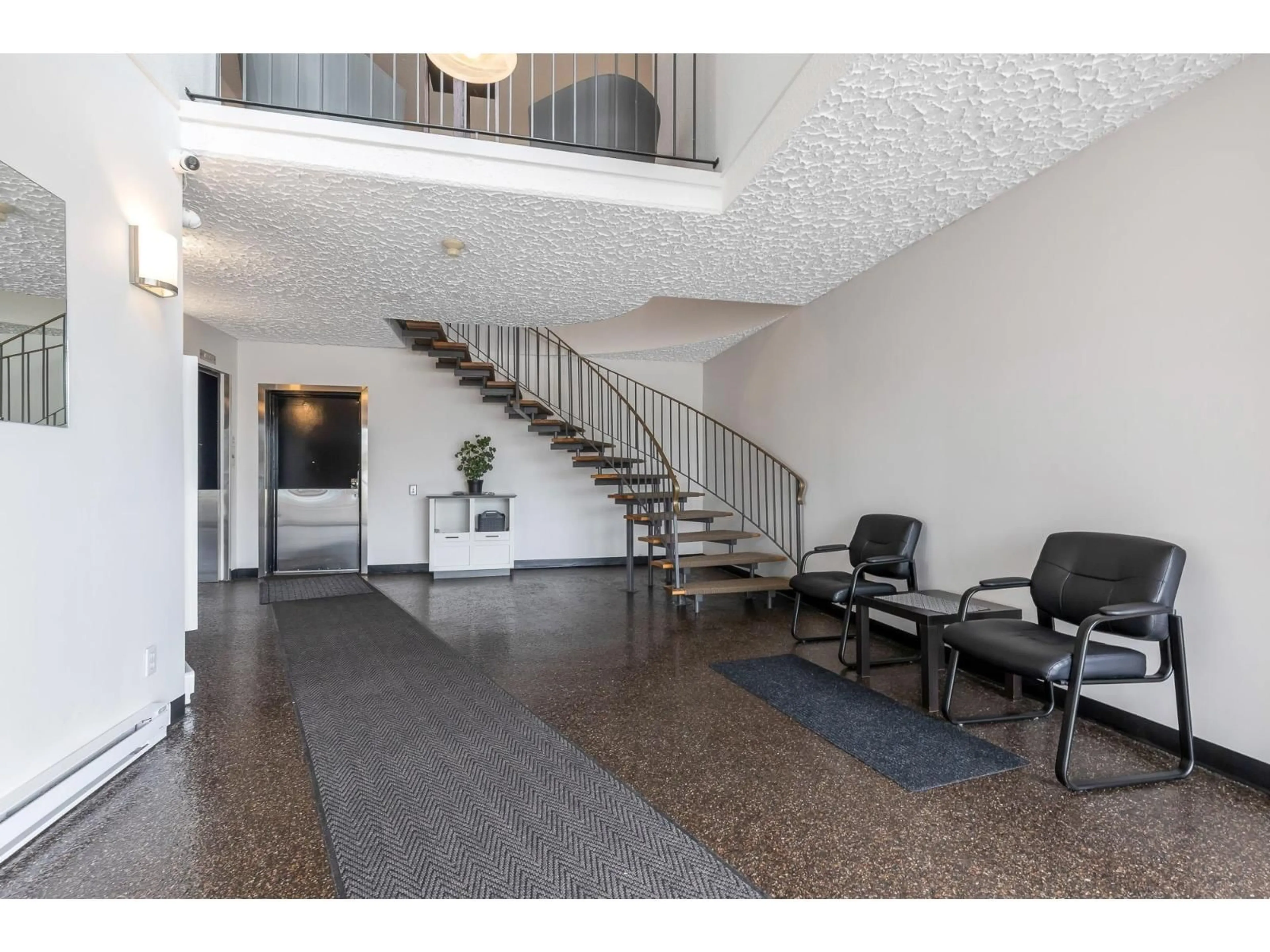 Indoor foyer for 308 - 32040 PEARDONVILLE, Abbotsford British Columbia V2T6N8