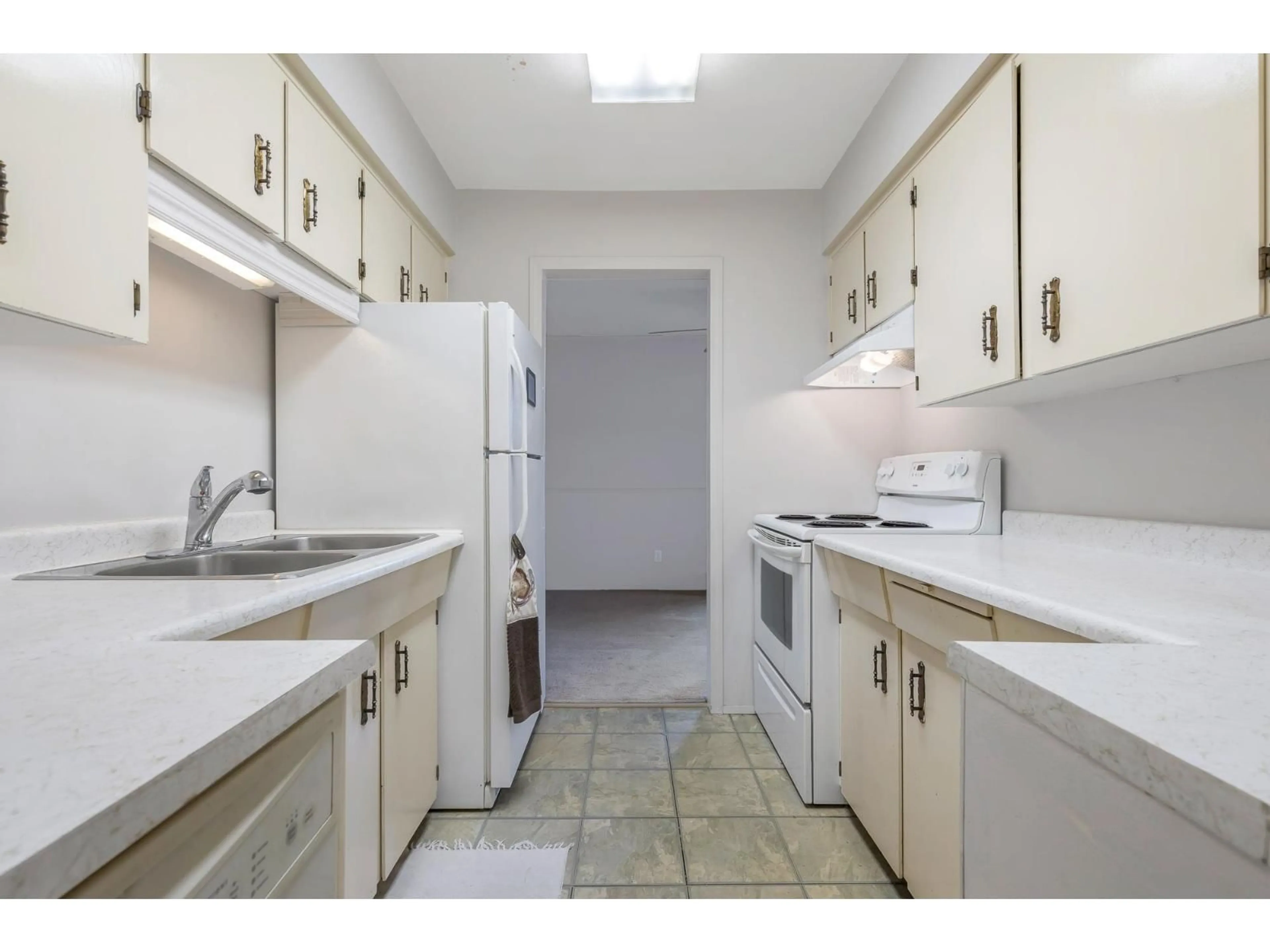 Standard kitchen, unknown for 308 - 32040 PEARDONVILLE, Abbotsford British Columbia V2T6N8