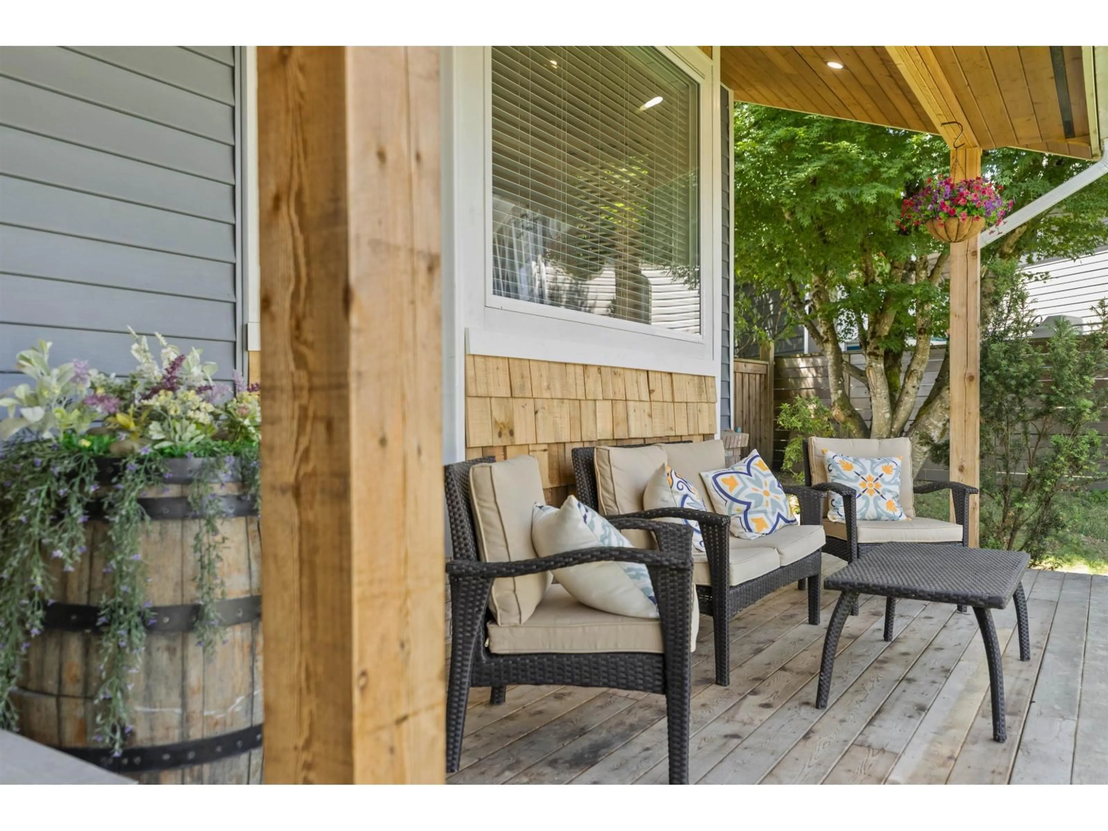 Patio, street for 34602 SEMLIN, Abbotsford British Columbia V2S6K7