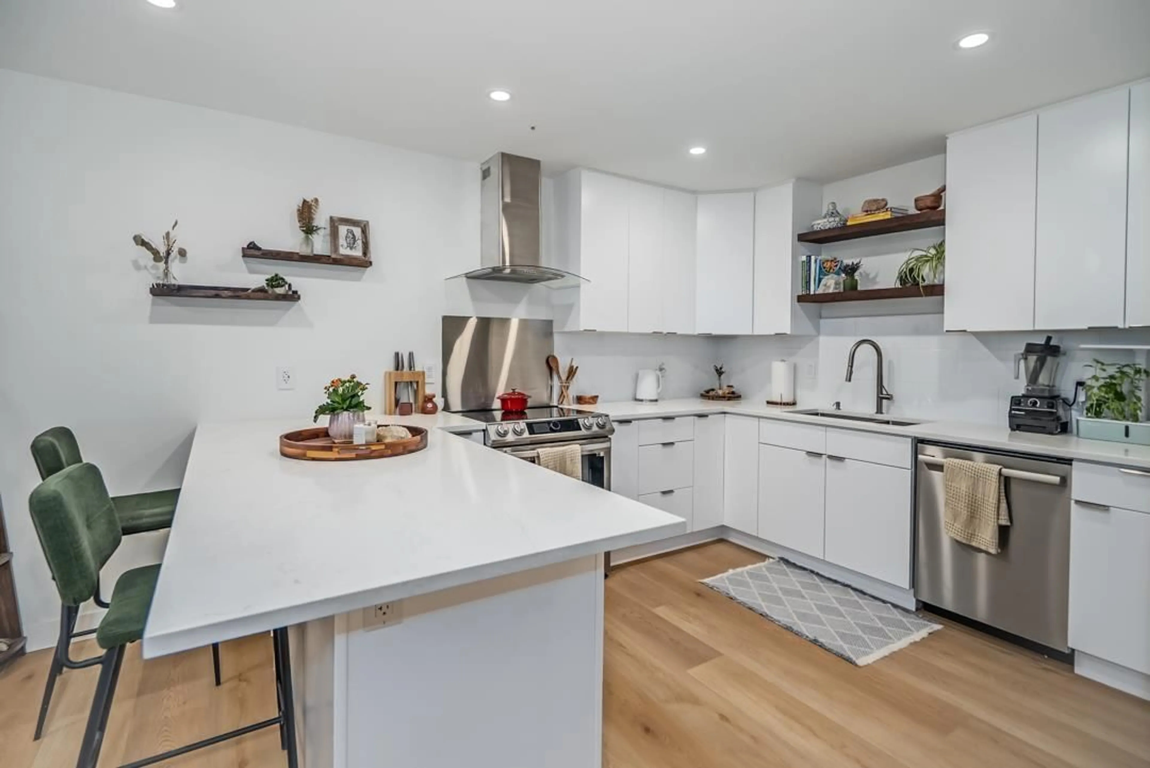 Open concept kitchen, unknown for 203 - 2700 MCCALLUM, Abbotsford British Columbia V2S6X9