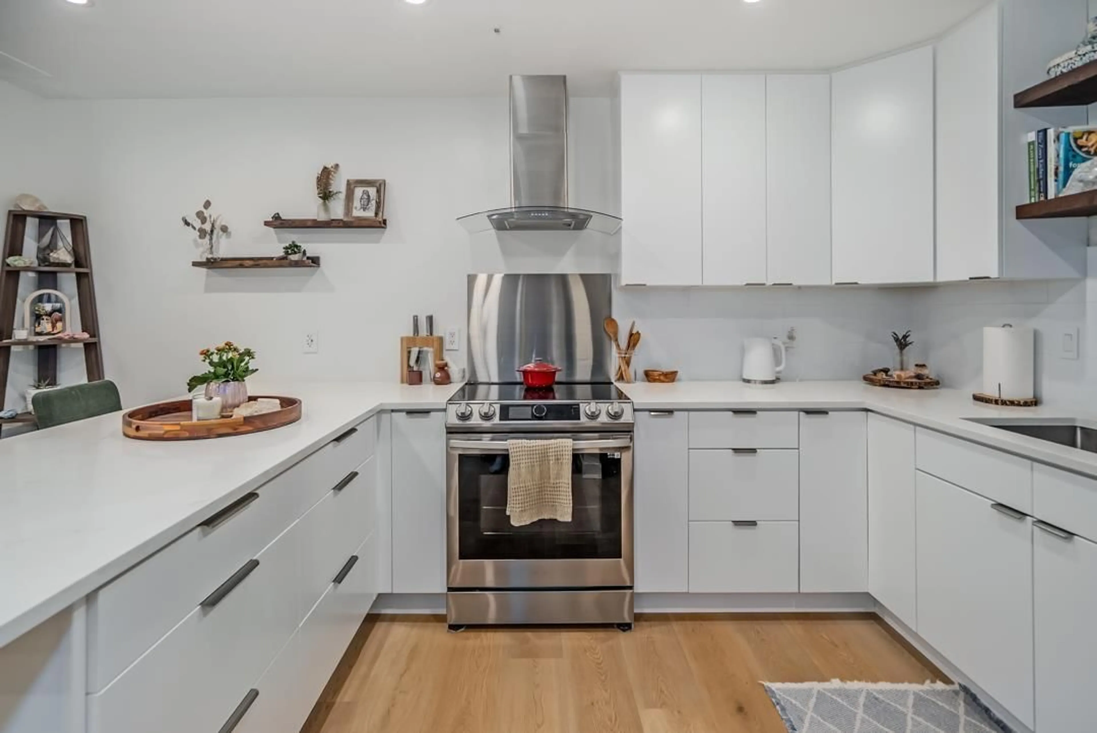 Contemporary kitchen, unknown for 203 - 2700 MCCALLUM, Abbotsford British Columbia V2S6X9
