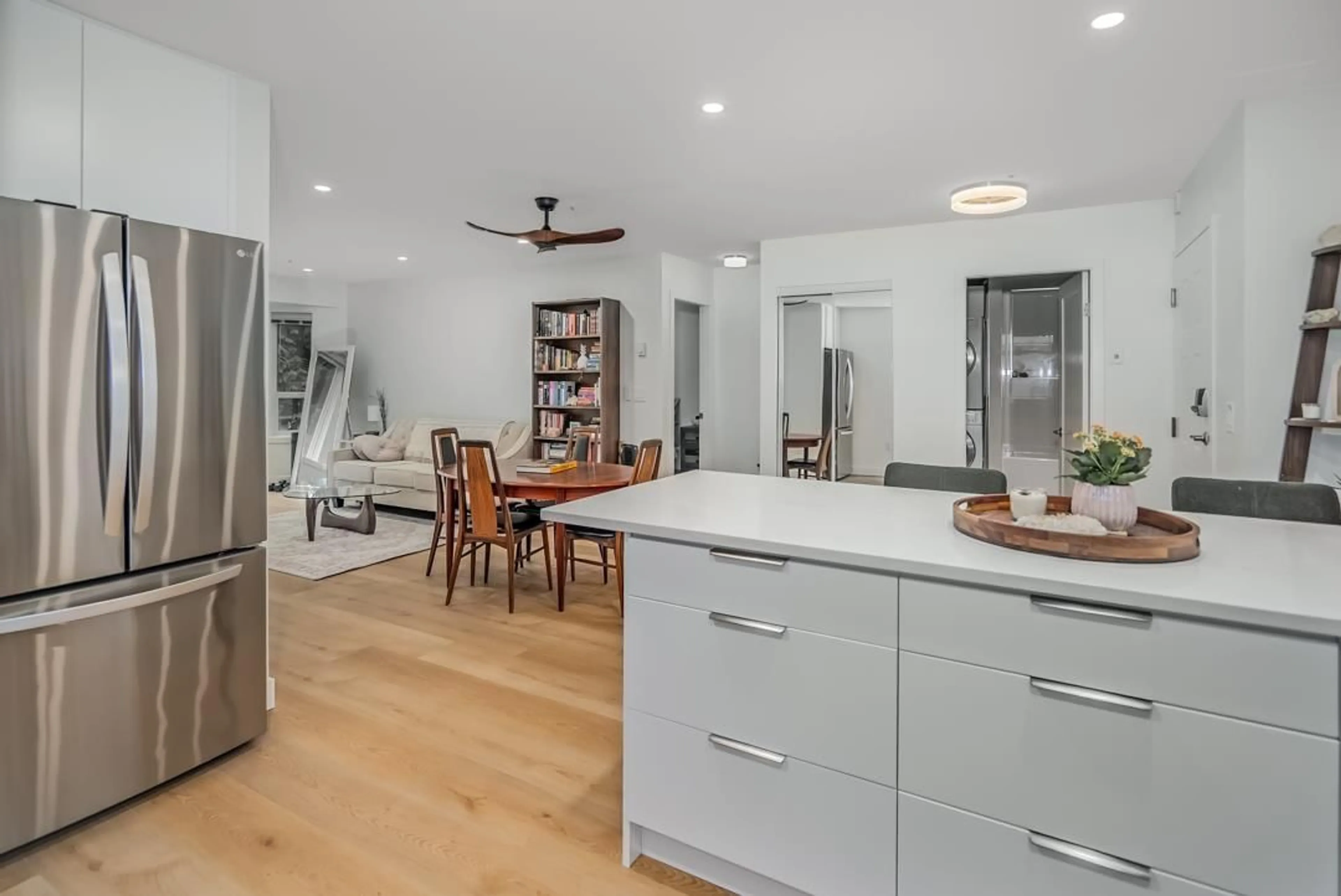 Open concept kitchen, unknown for 203 - 2700 MCCALLUM, Abbotsford British Columbia V2S6X9