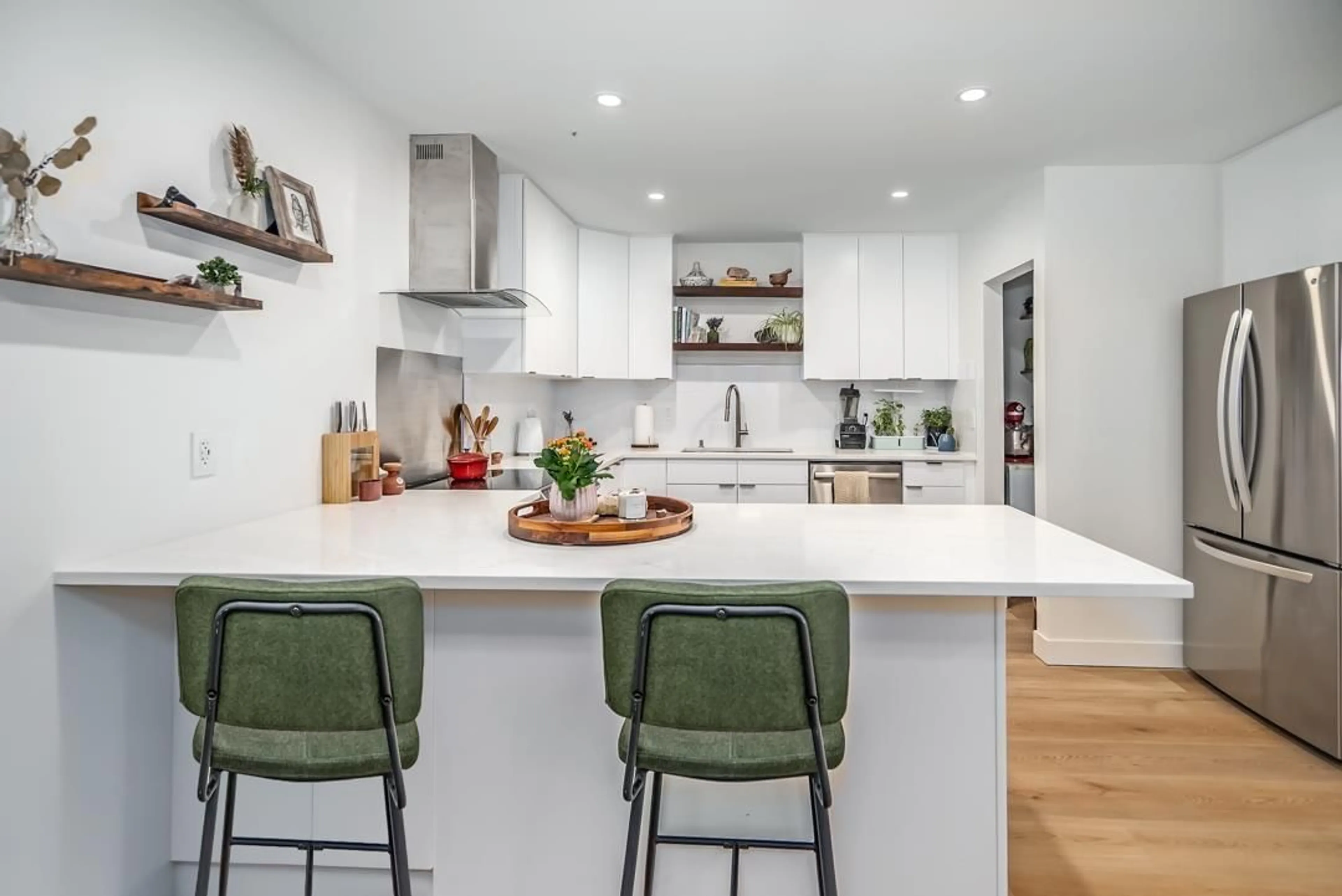 Open concept kitchen, ceramic/tile floor for 203 - 2700 MCCALLUM, Abbotsford British Columbia V2S6X9