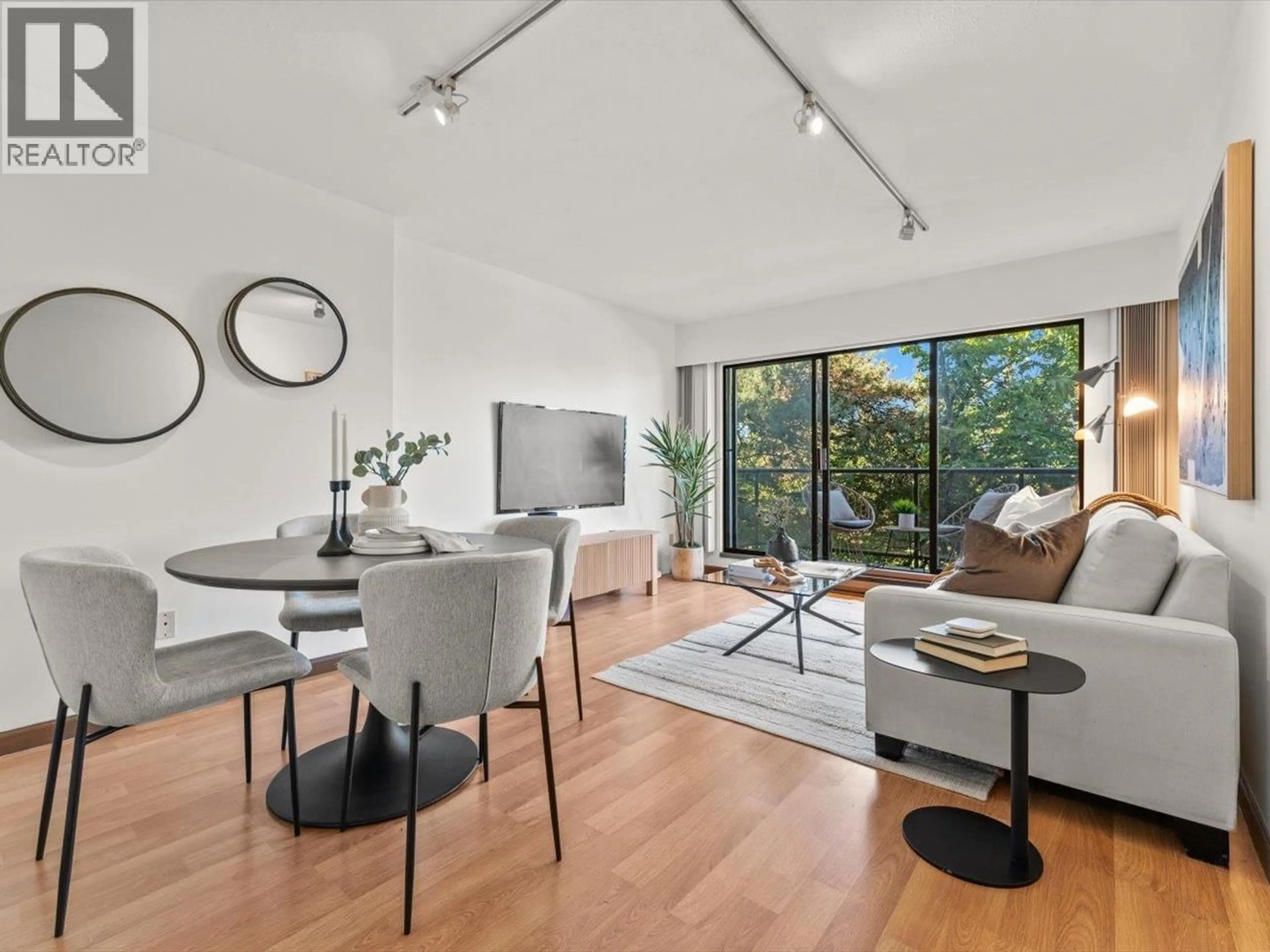 Living room with furniture, wood/laminate floor for 314 - 2222 PRINCE EDWARD STREET, Vancouver British Columbia V5T4M6