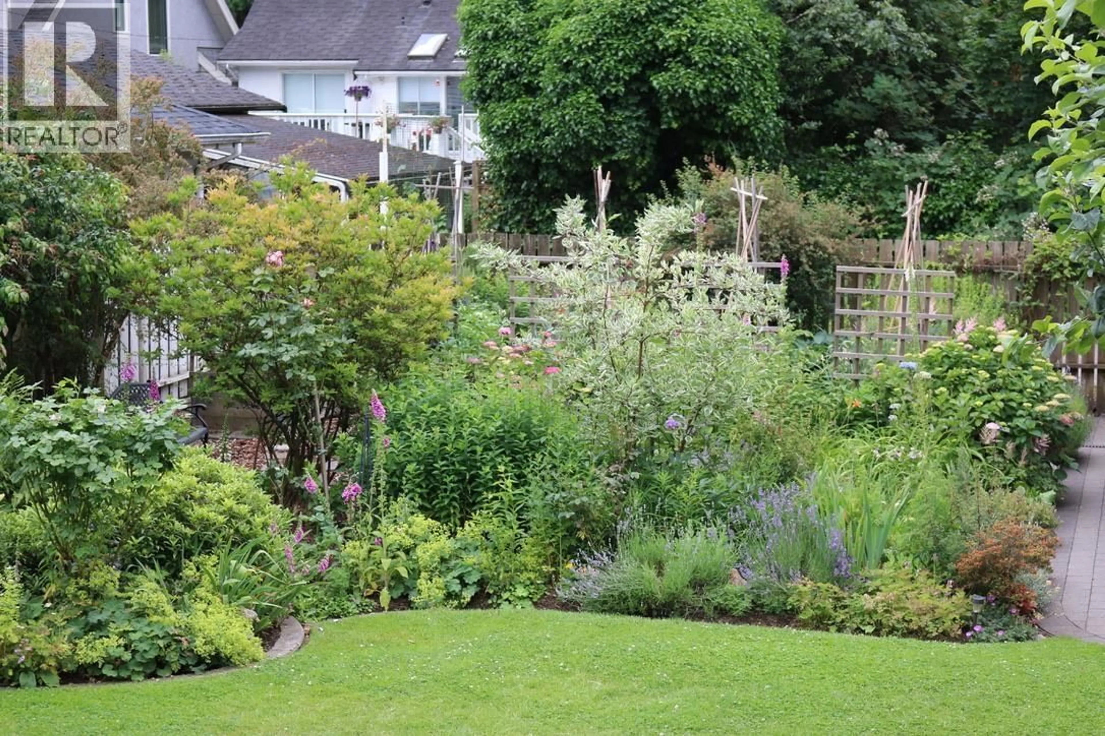 Patio, street for 3726 33RD AVENUE, Vancouver British Columbia V6N2H5