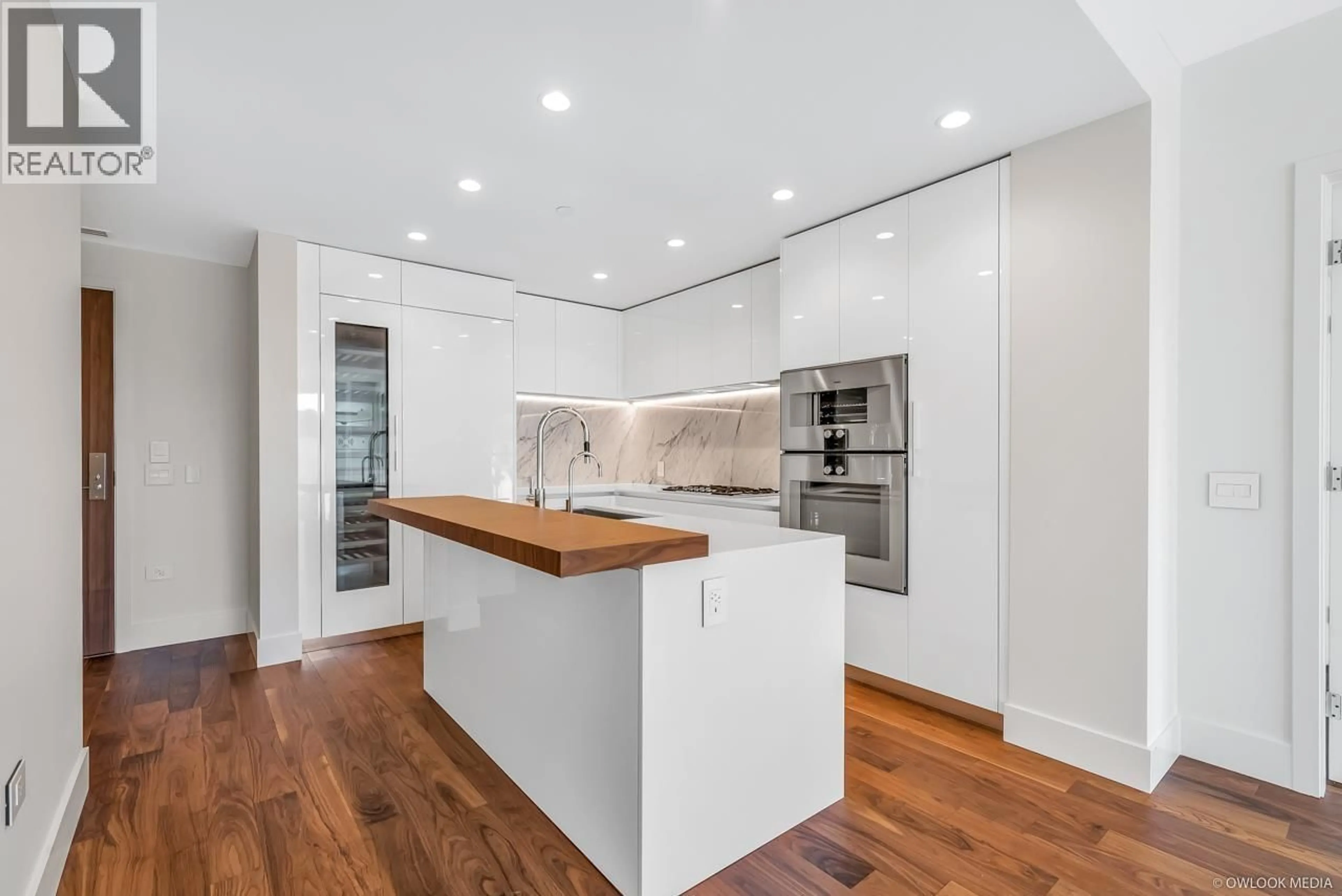 Contemporary kitchen, unknown for 203 - 389 59TH AVENUE, Vancouver British Columbia V5X0J4