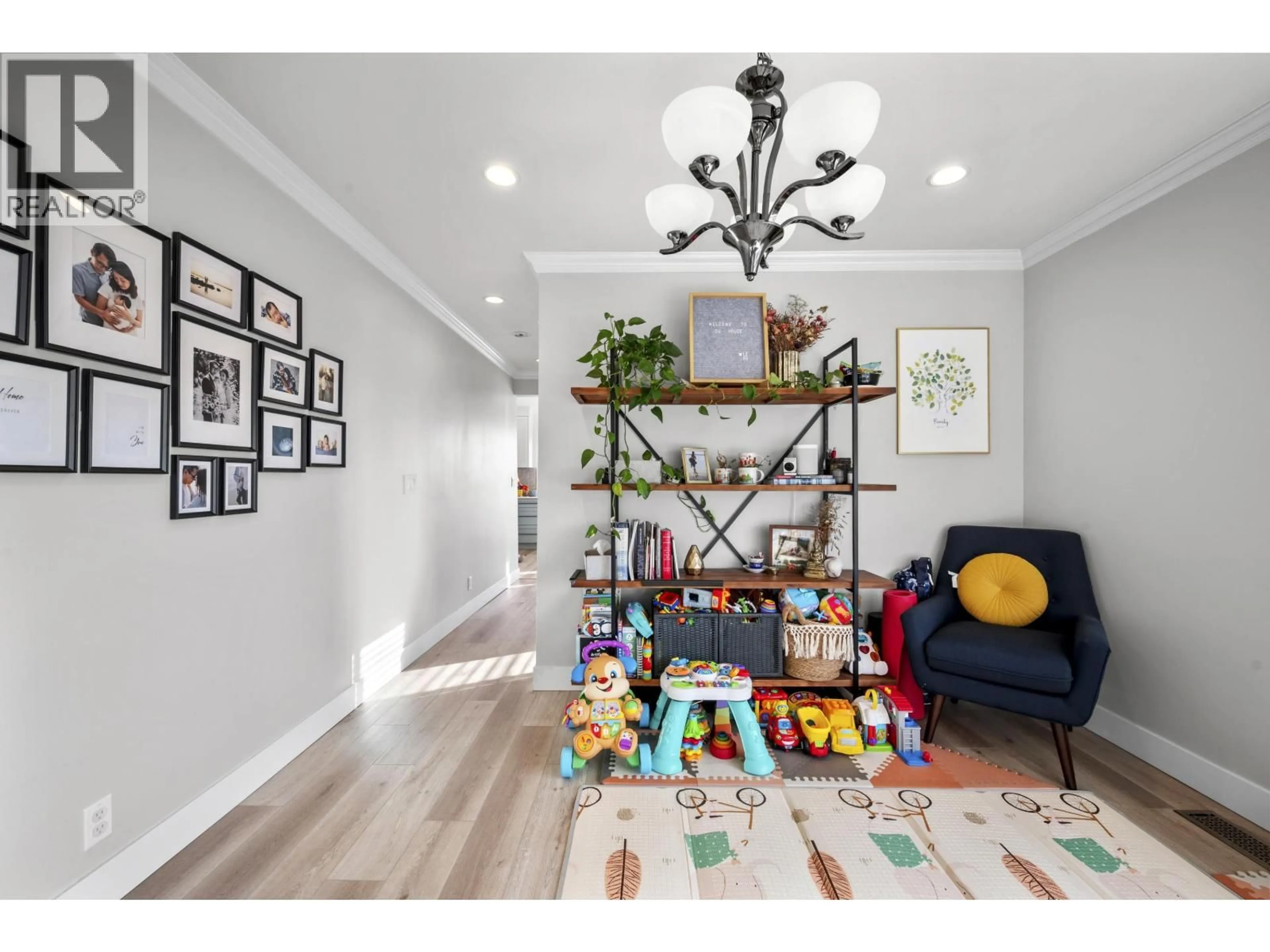 Indoor entryway for 2916 6TH AVENUE, Vancouver British Columbia V5M1S1