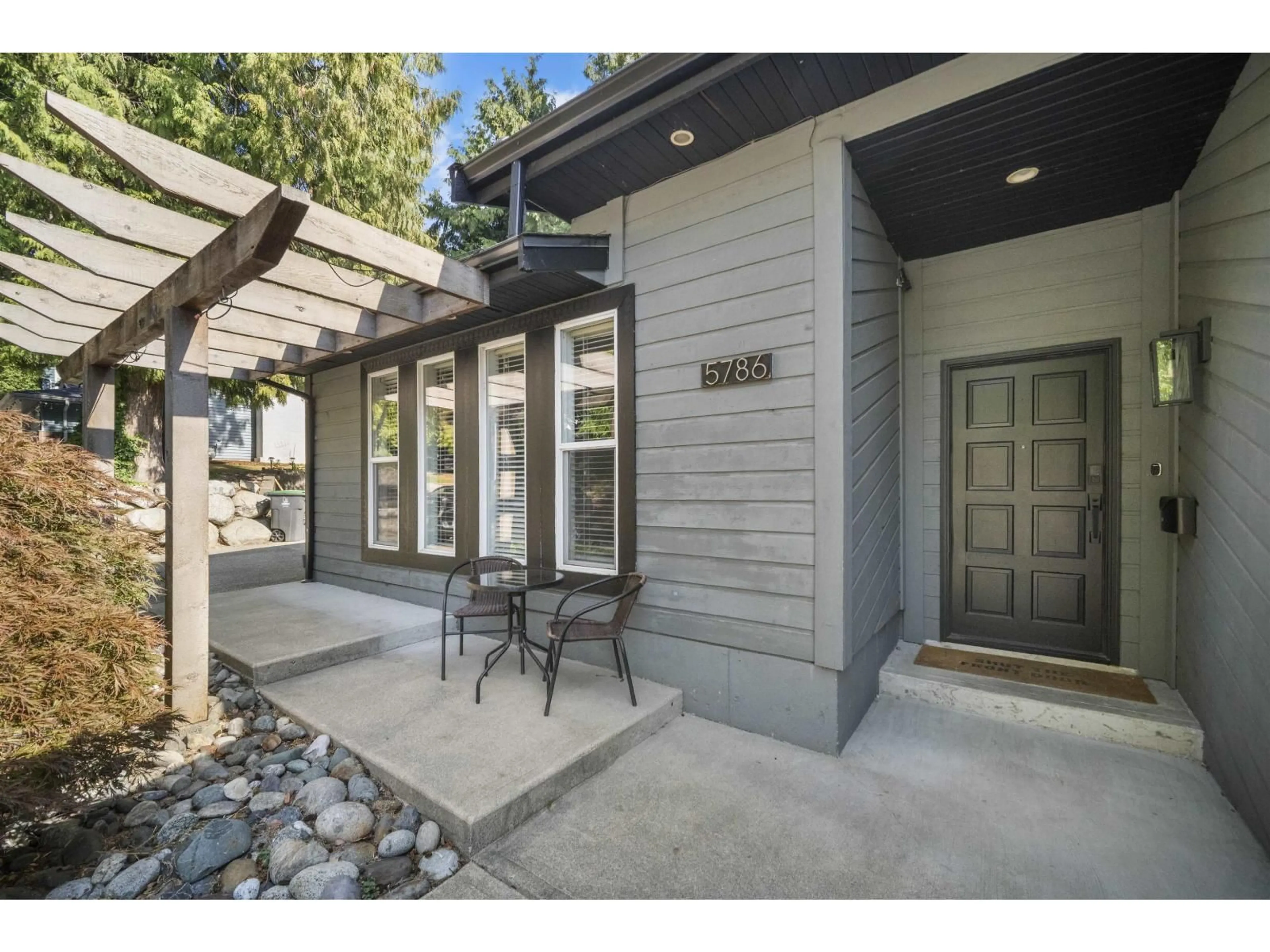 Indoor entryway for 5786 ABERDEEN, Surrey British Columbia V3S4W2