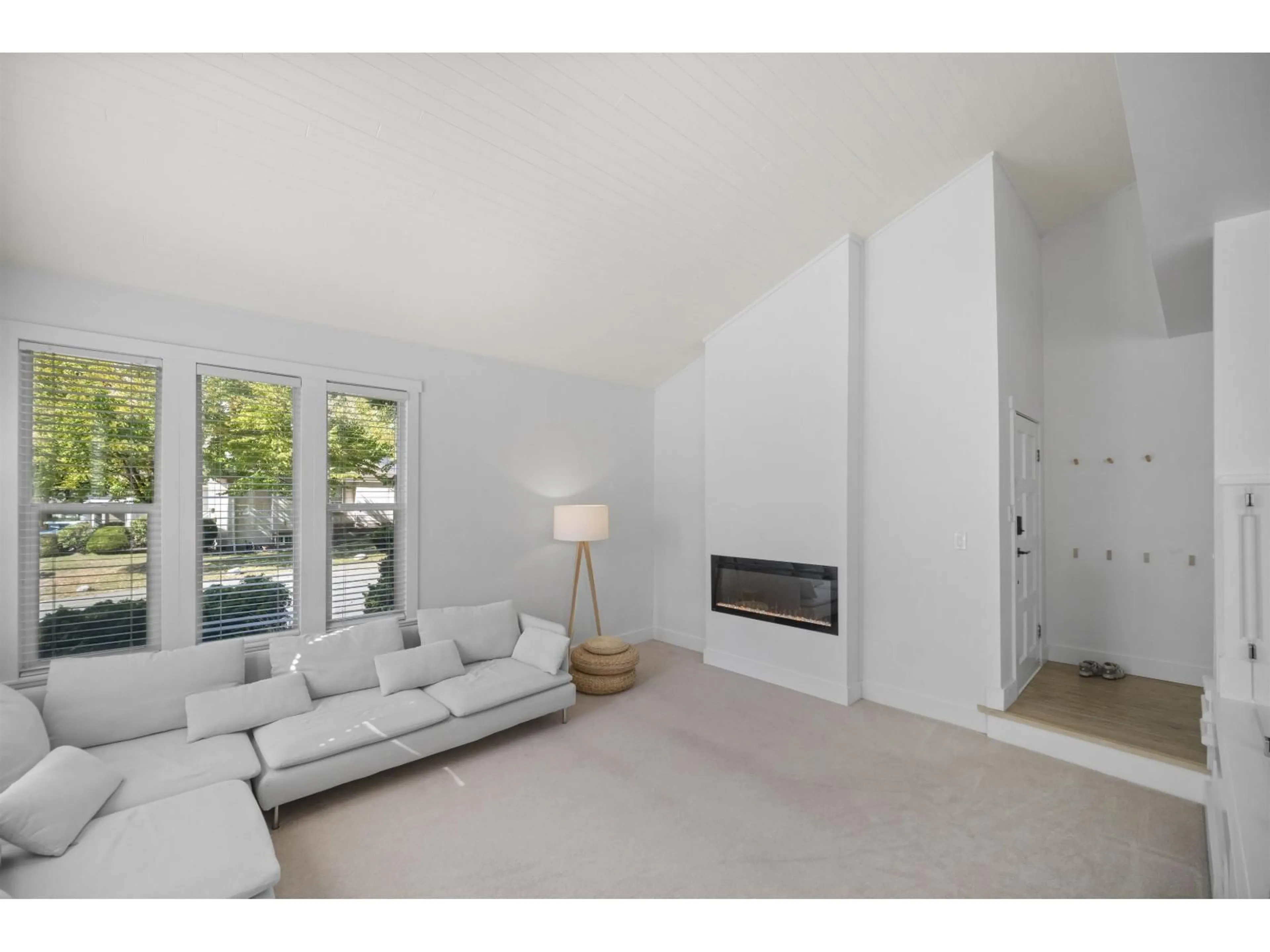 Living room with furniture, unknown for 5786 ABERDEEN, Surrey British Columbia V3S4W2