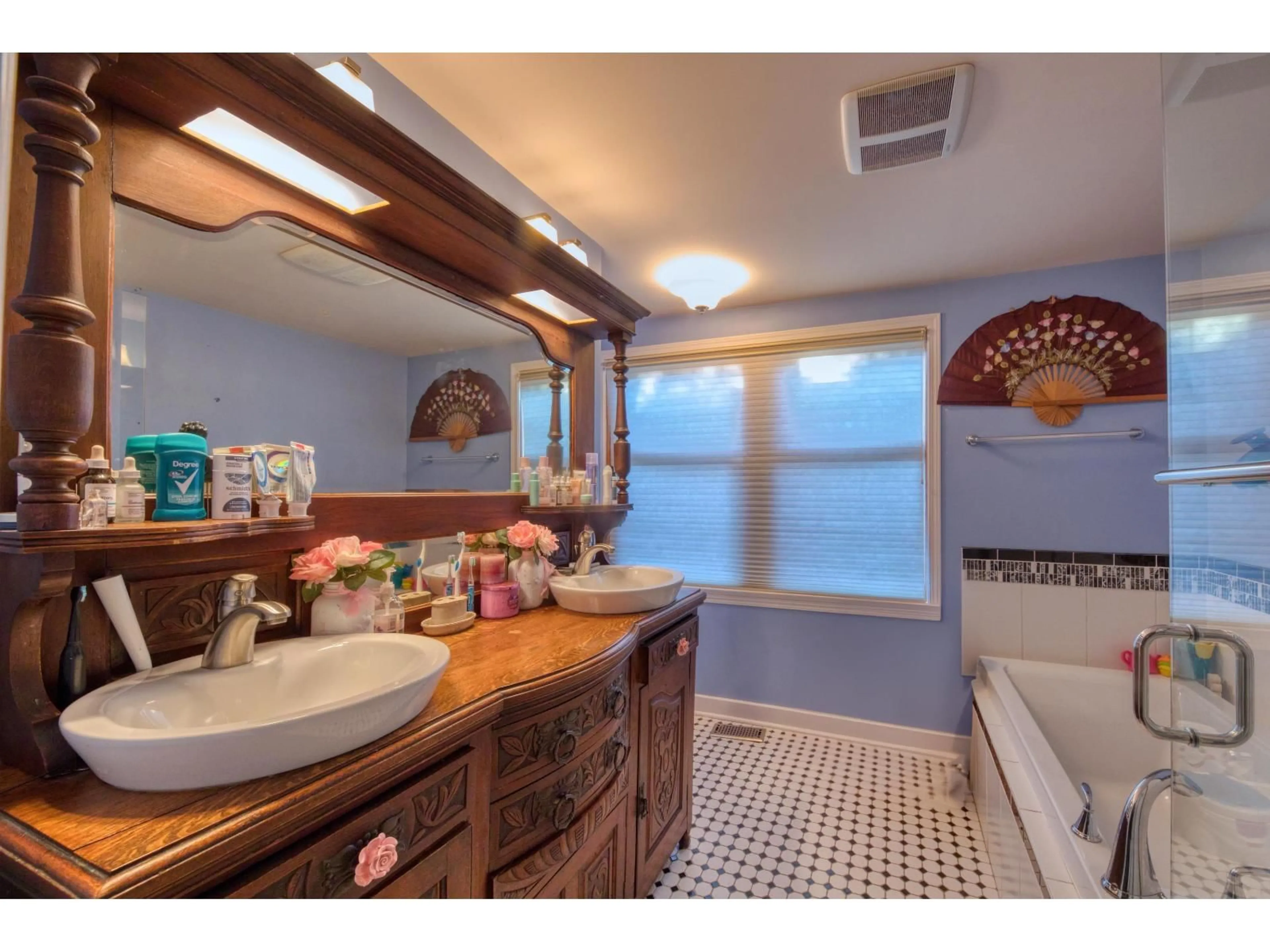 Standard bathroom, ceramic/tile floor for 33591 1ST, Mission British Columbia V2V1H3