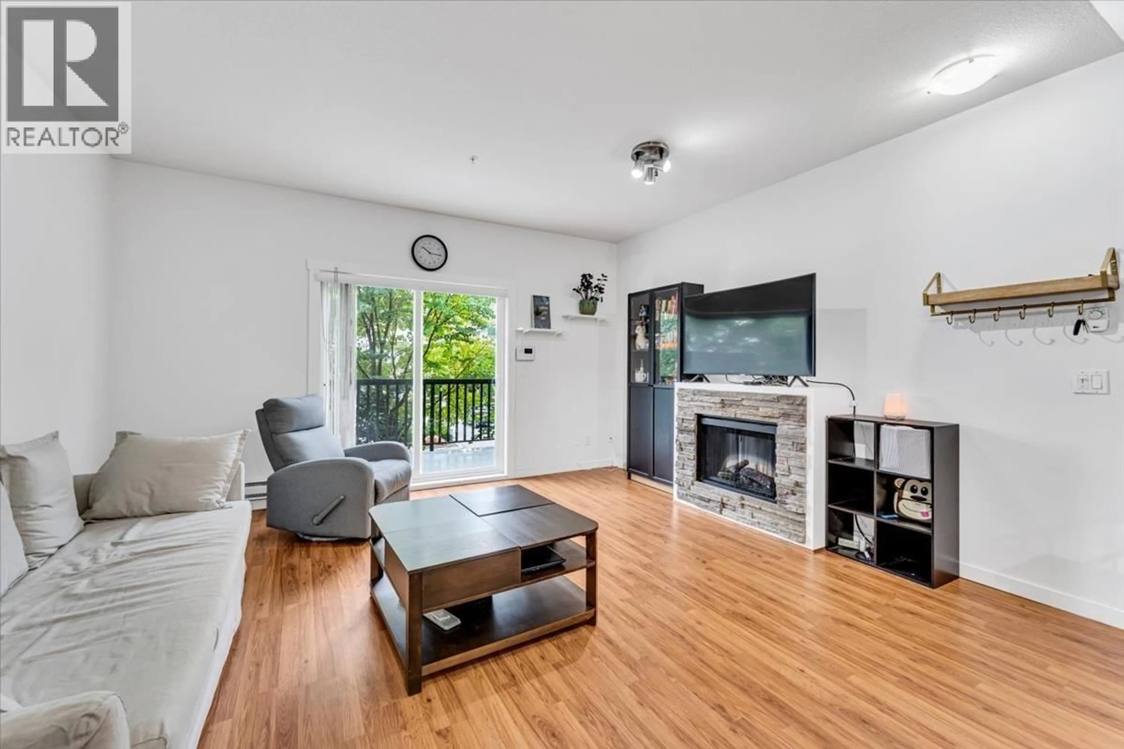 Living room with furniture, unknown for 19 - 19572 FRASER WAY, Pitt Meadows British Columbia V3Y0A9