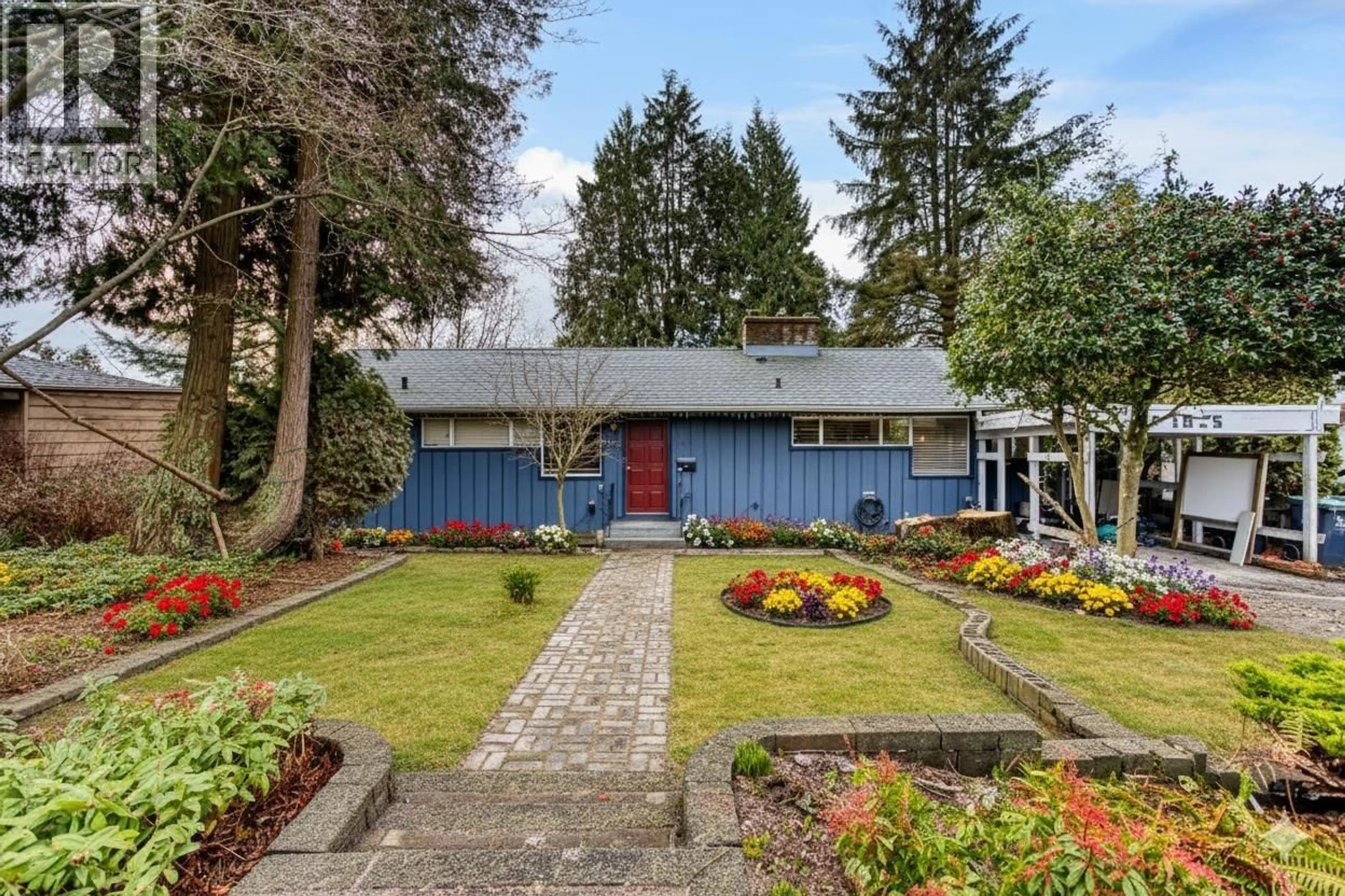 Home with vinyl exterior material, street for 1025 RIDGEWOOD DRIVE, North Vancouver British Columbia V7R1H9