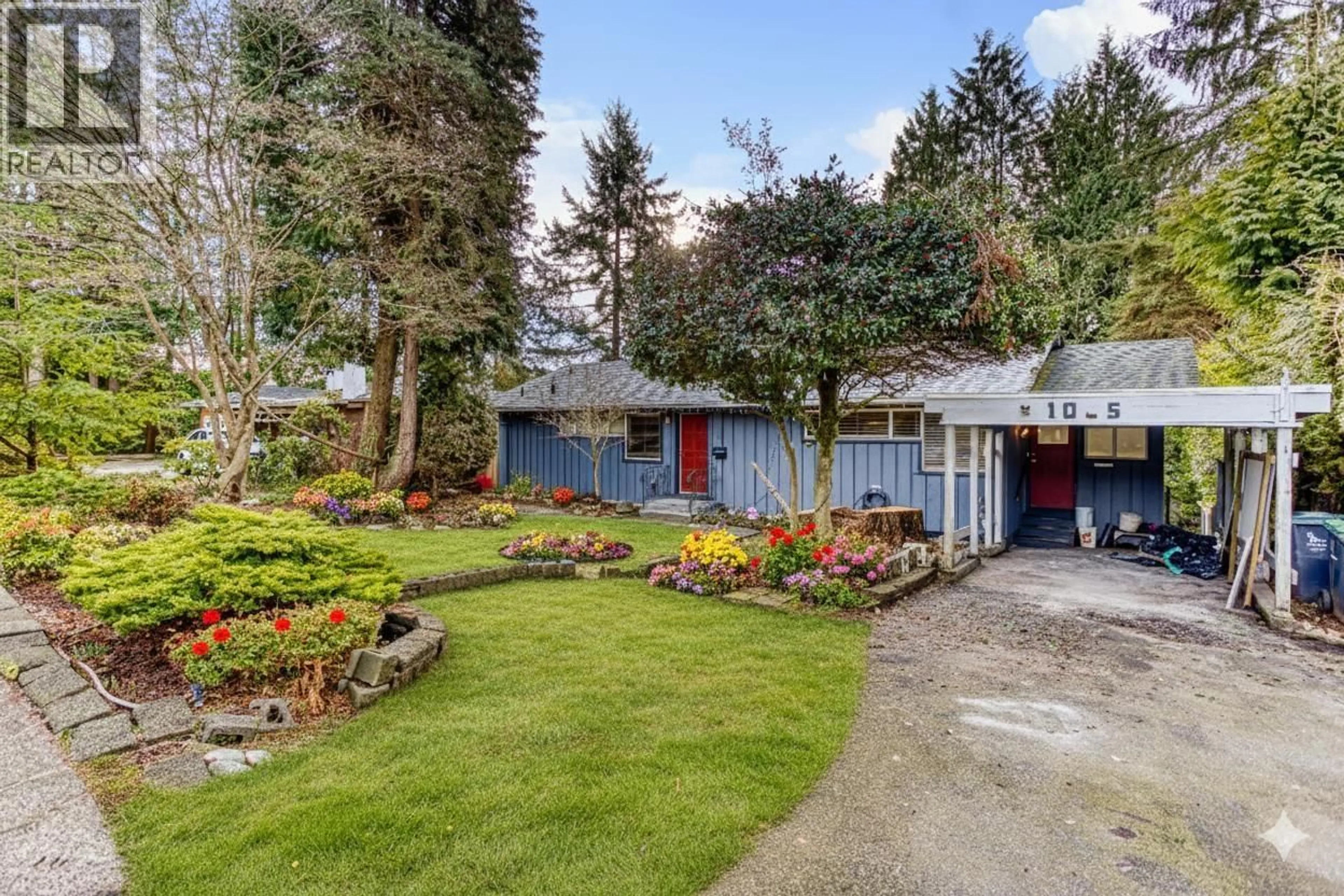 A pic from outside/outdoor area/front of a property/back of a property/a pic from drone, street for 1025 RIDGEWOOD DRIVE, North Vancouver British Columbia V7R1H9