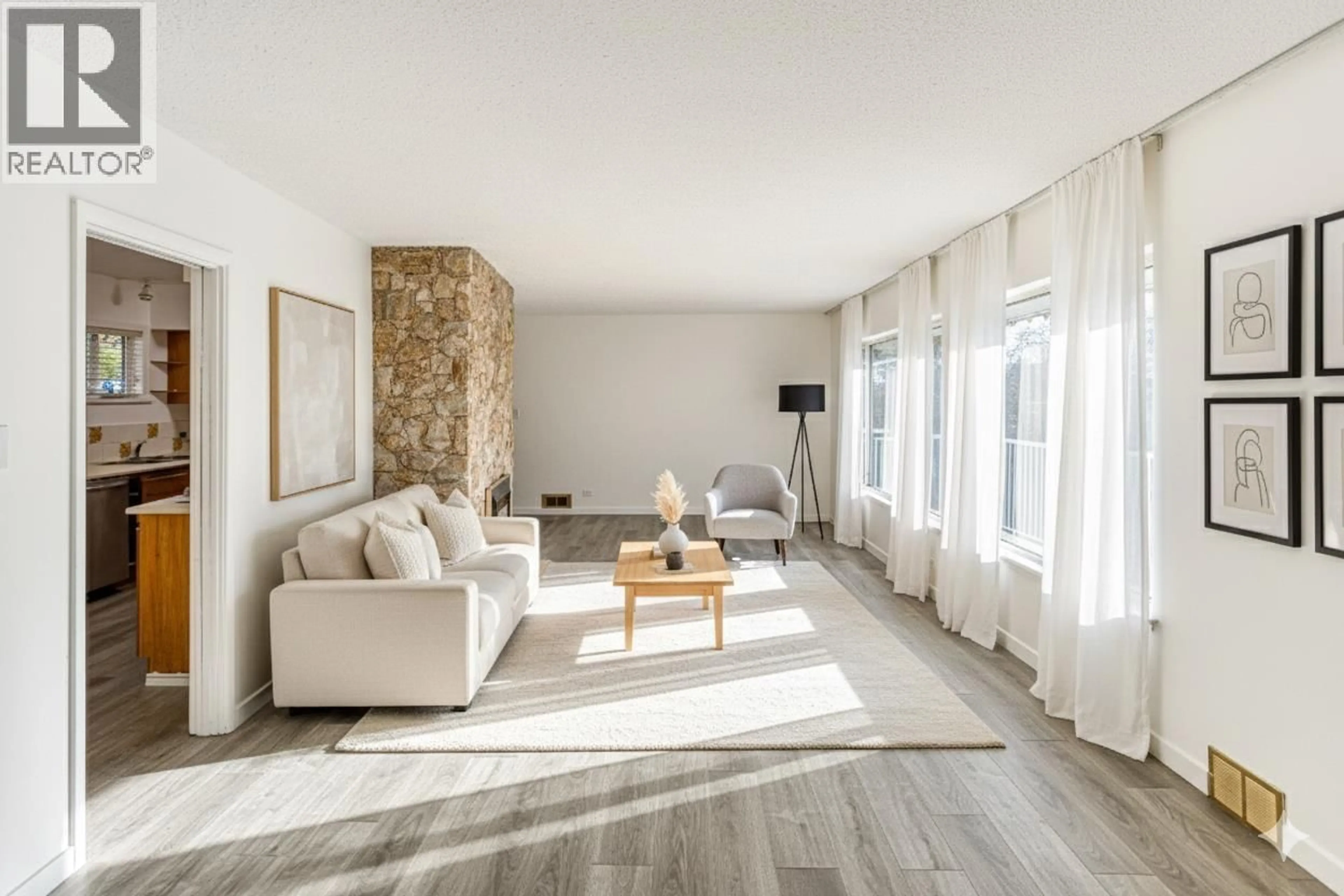 Living room with furniture, unknown for 1025 RIDGEWOOD DRIVE, North Vancouver British Columbia V7R1H9