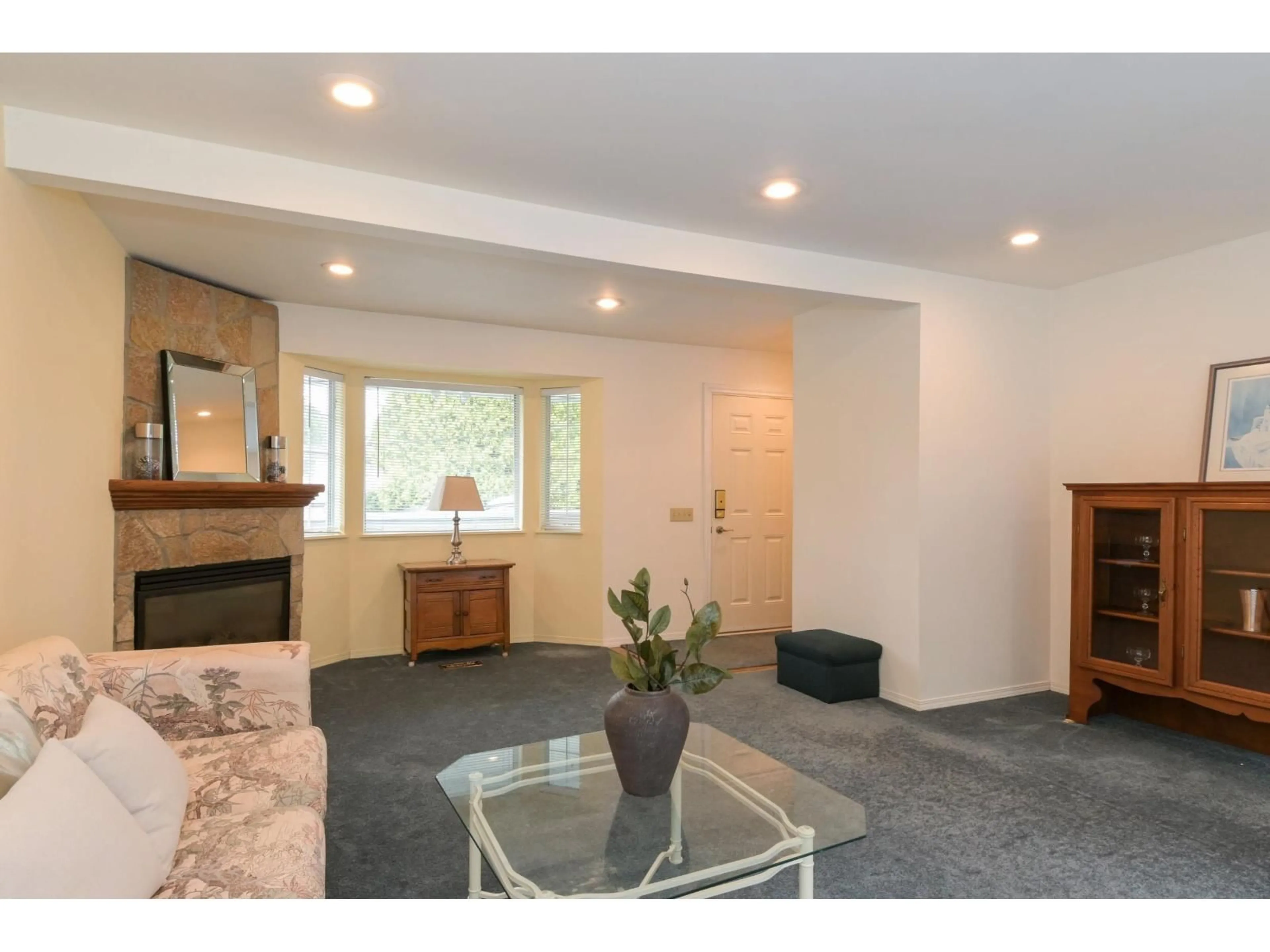 Living room with furniture, unknown for 18066 59, Surrey British Columbia V3S1P7