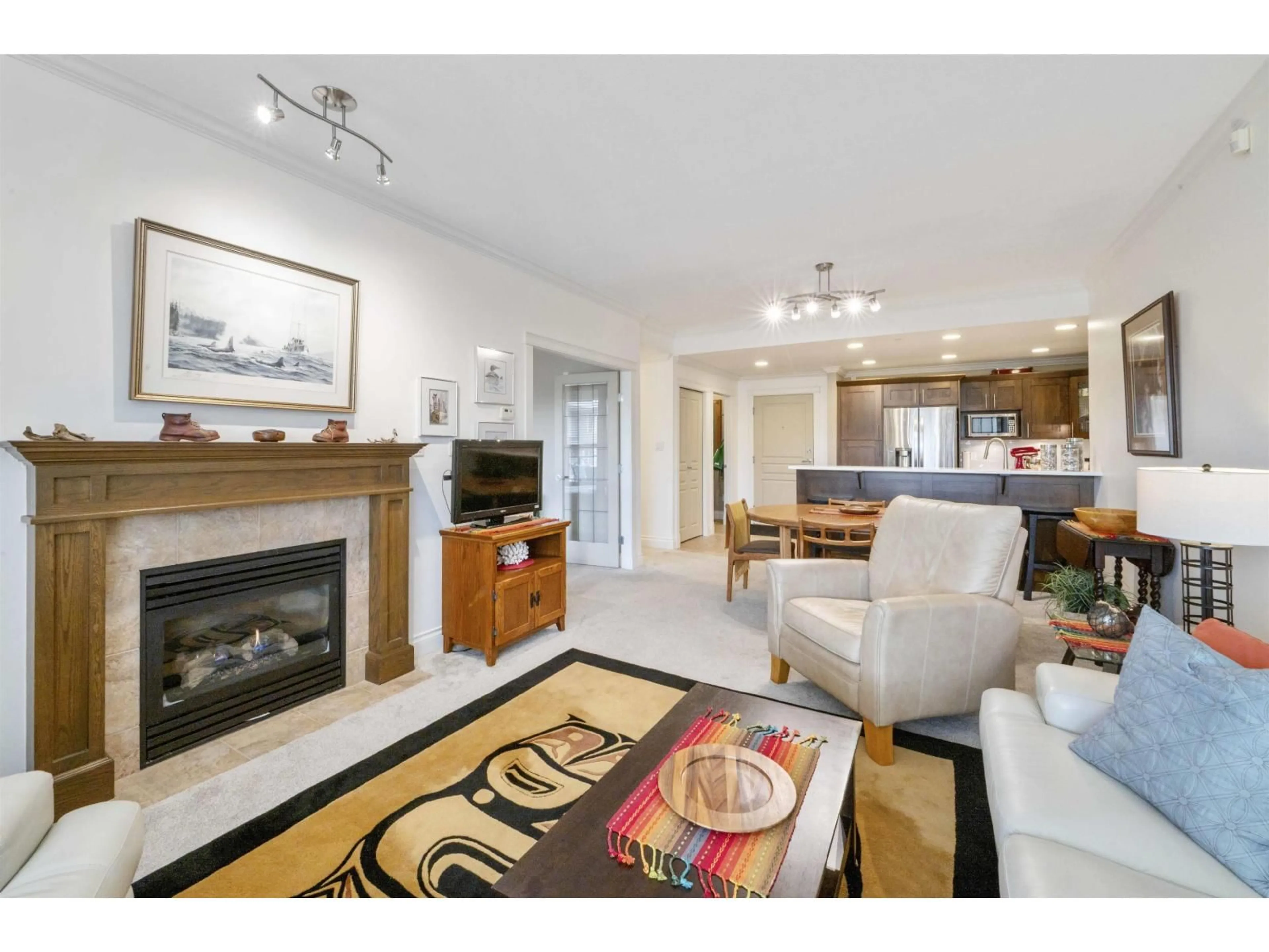 Living room with furniture, unknown for 407 - 1787 154, Surrey British Columbia V4A4S1