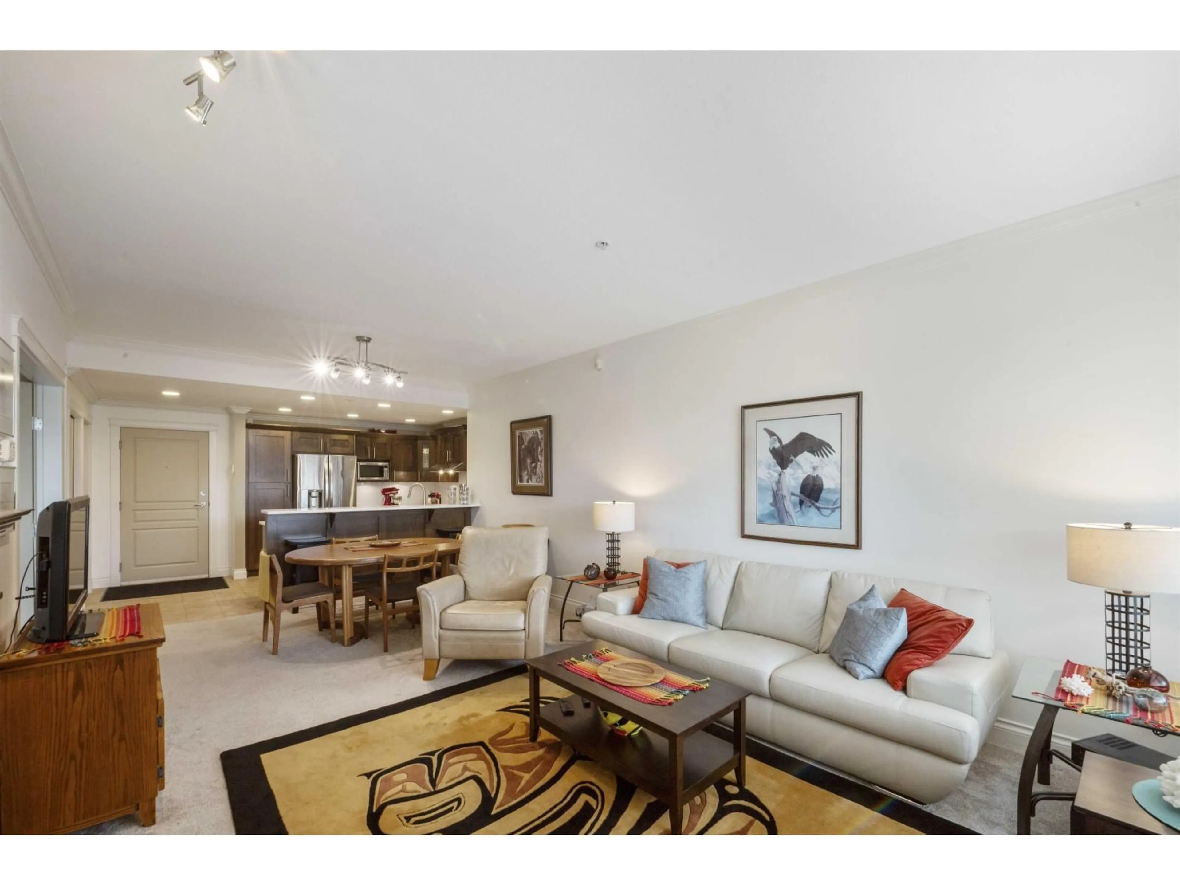 Living room with furniture, unknown for 407 - 1787 154, Surrey British Columbia V4A4S1