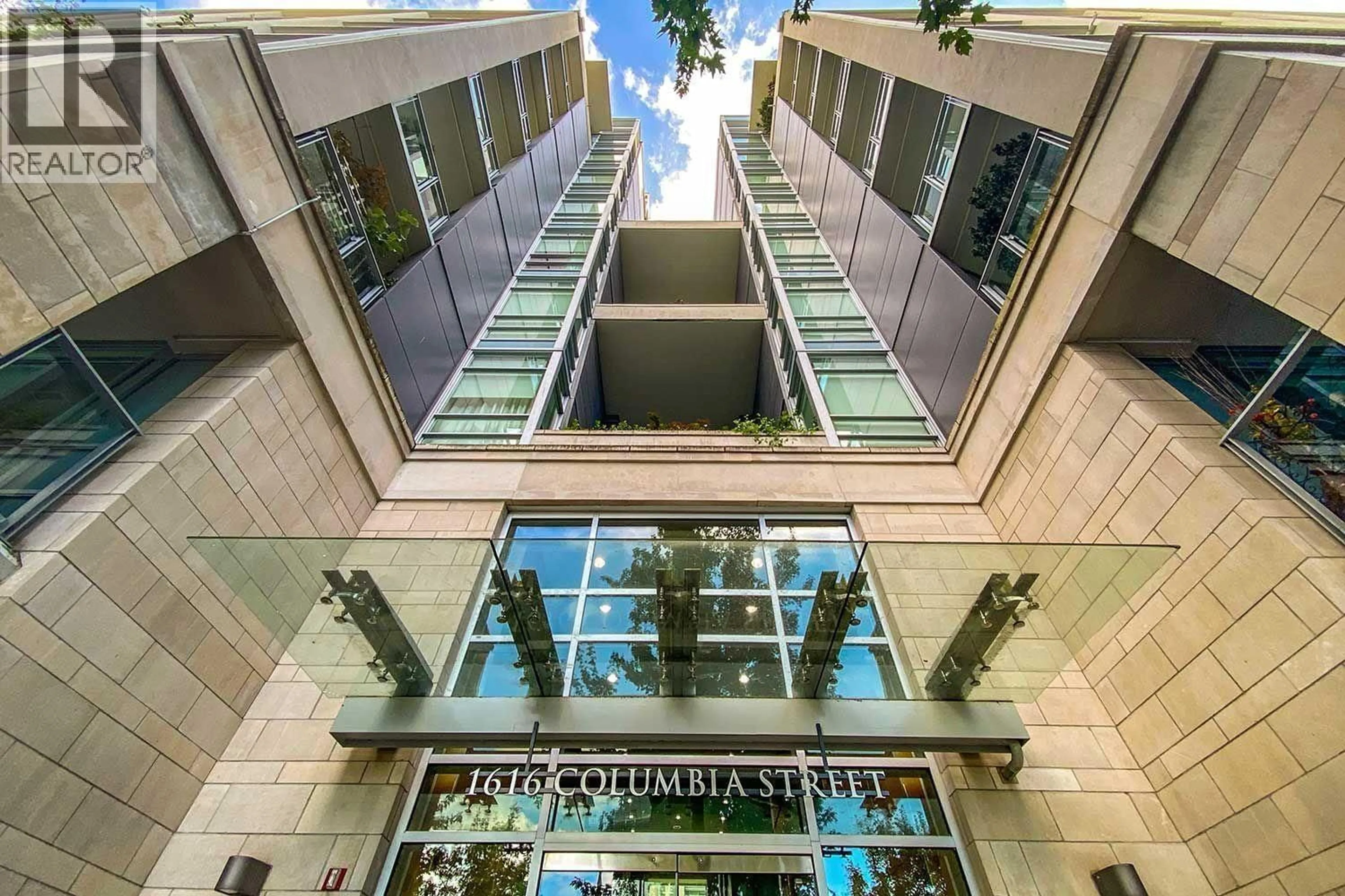 Indoor foyer for 302 - 1616 COLUMBIA STREET, Vancouver British Columbia V5Y0B7